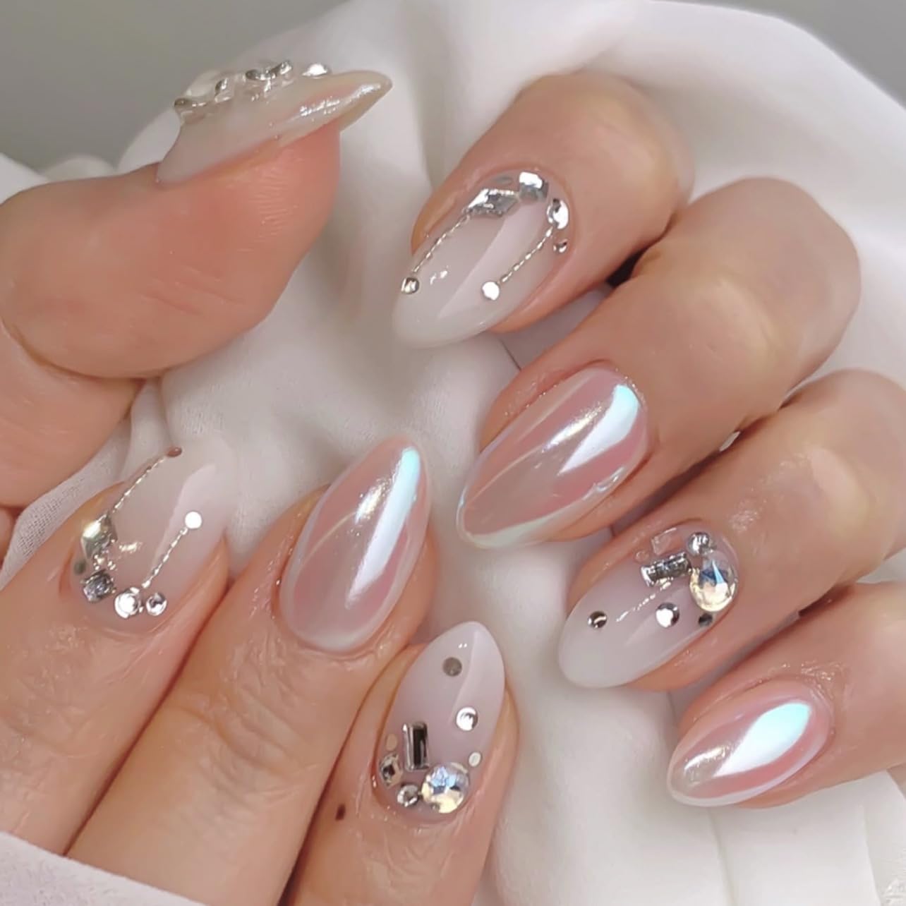 CTTHNBD Press on Nails Almond - Ombre White Fake Nails with Rhinestone Design - Medium False Nails Press ons - for Women 24 Pcs