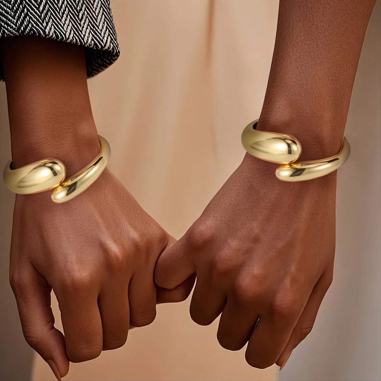 Emibele Gold Bangle Cuff Bracelet Stack, Chunky 18K Gold Plated Teardrop Hinged Thick Bangle Bracelet Set, Non Tarnish Gold Bracelets for Women, 2 Pack, Gold