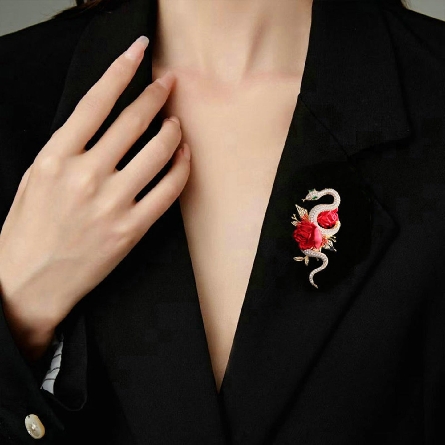 HETICA Women Animal Floral Brooch Pin Accessory Perfect as a Gift for Anniversary Celebrations, Parties, Or Everyday Wear (Snake-Rose)