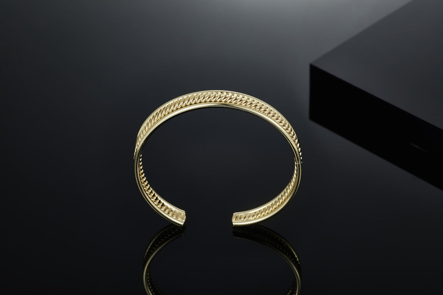 SHINYTE CATALINE Valentine's Day Gift Ideas 14K Gold Plated Chunky Cuff Bracelet For Women,Adjustable Bendable Cuff Bracelets Boho Bangle,Gift for Girlfriend Wife