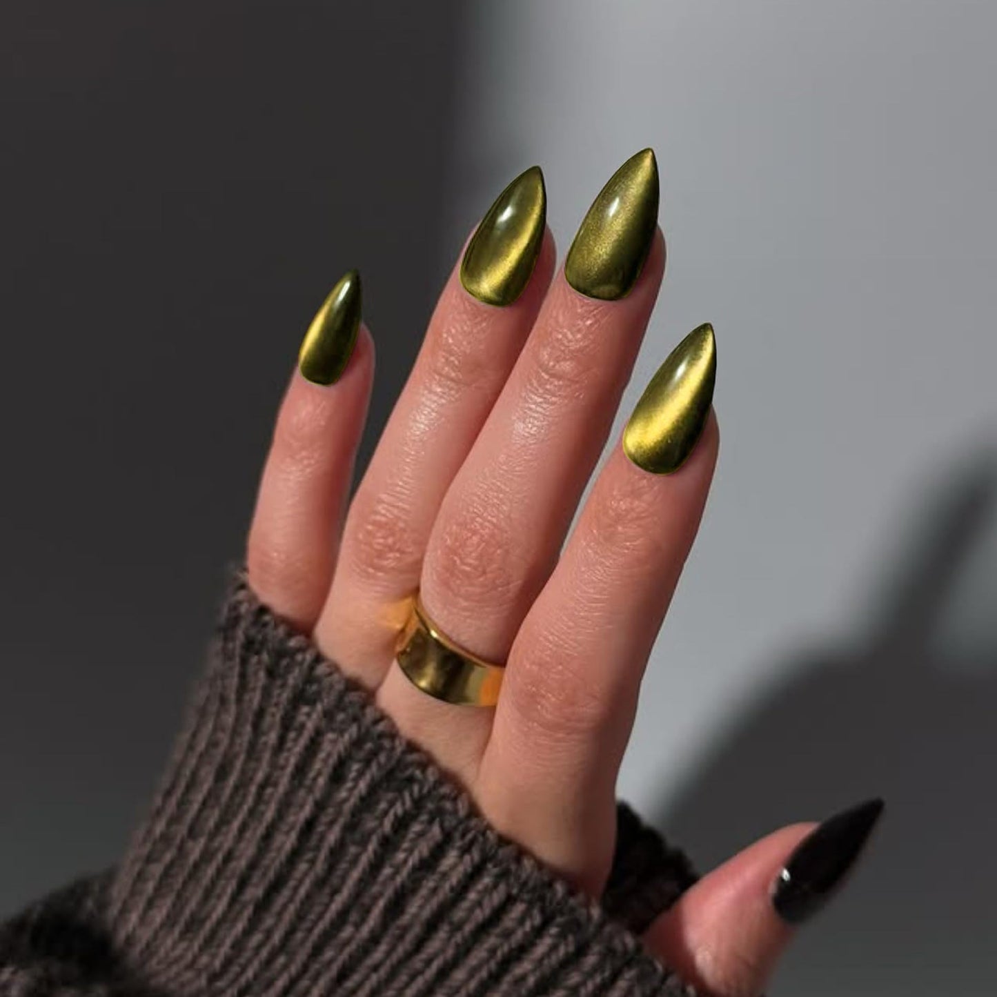 Cat Eye Black Gold Press On Nails Medium Short Almond Shaped - 30Pcs Stiletto Fake Nails Acrylic Press ons Natural Thick Gel Nails Short Glue on Nails Opaque Glitter False Nails for Women No Glue
