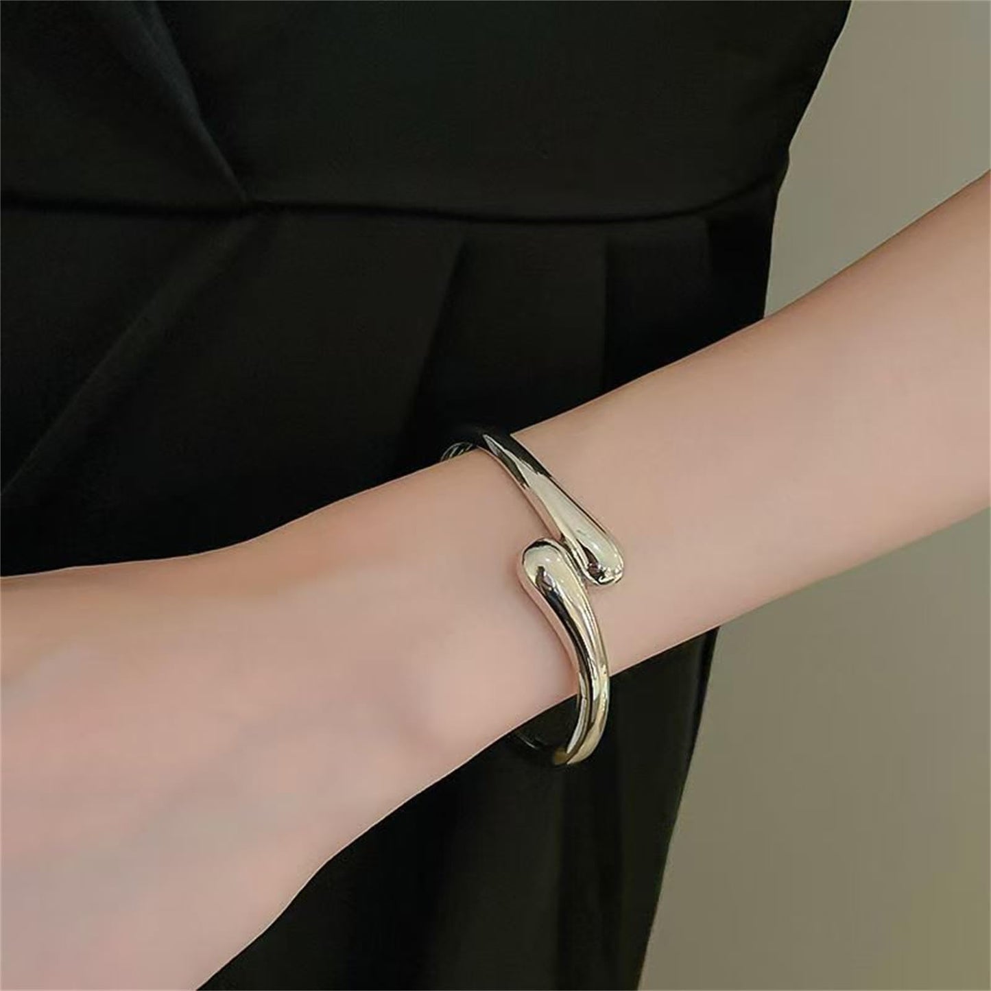 Hcrohihit Chunky Thick Cuff Bangle Bracelet for Women,Minimalist Adjustable Open Cuff Bracelet and Ring Collar Set,Polished Statement Cuff Bangle,Fashion Jewelry (A Silver)