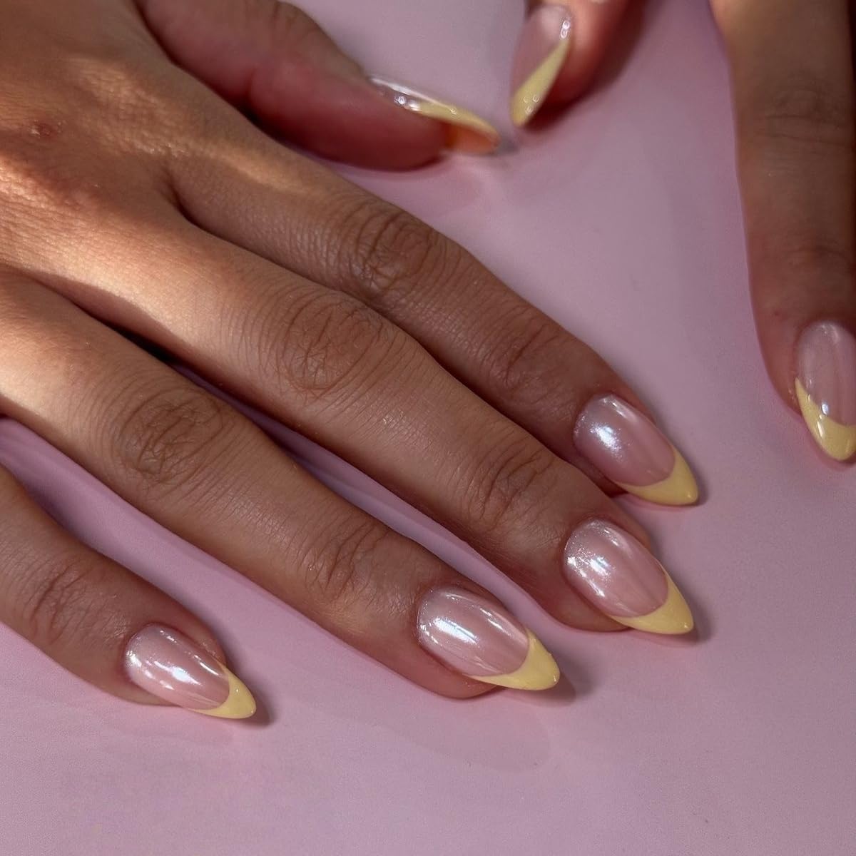 KQueenest Chrome French Tip Press On Nails Short Almond, 30 Pcs Glazed Pastel Yellow Fake Nails Press ons With Mirror Effect, Reusable Long-Lasting Bling Glue on Nails with Glue for Women Manicure