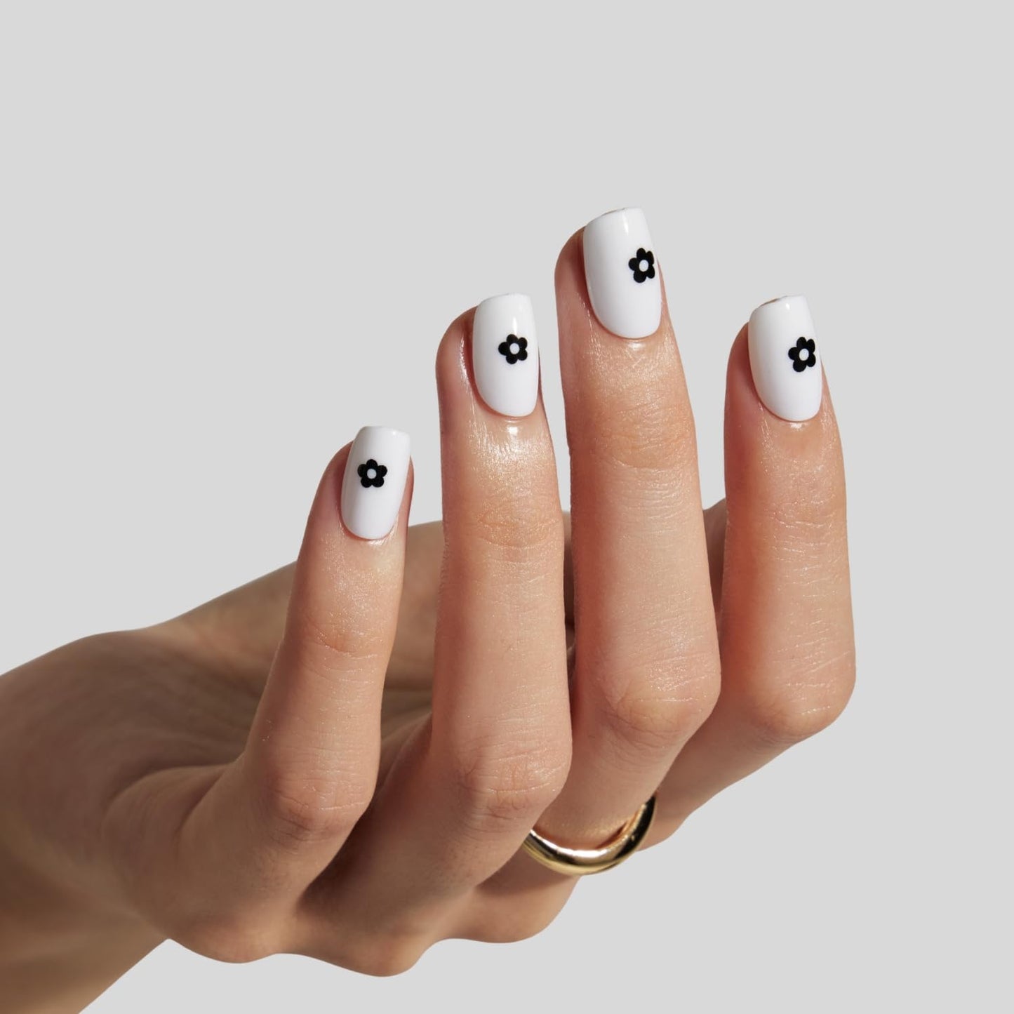 LAMIMOSA 32Pcs Daisy Flower Press On Nails Short Square in 16 Sizes – Black n White Fake Nails with Glue, Soft Gel GLue On Nails kit, Spring Summer False Nails, DAISY