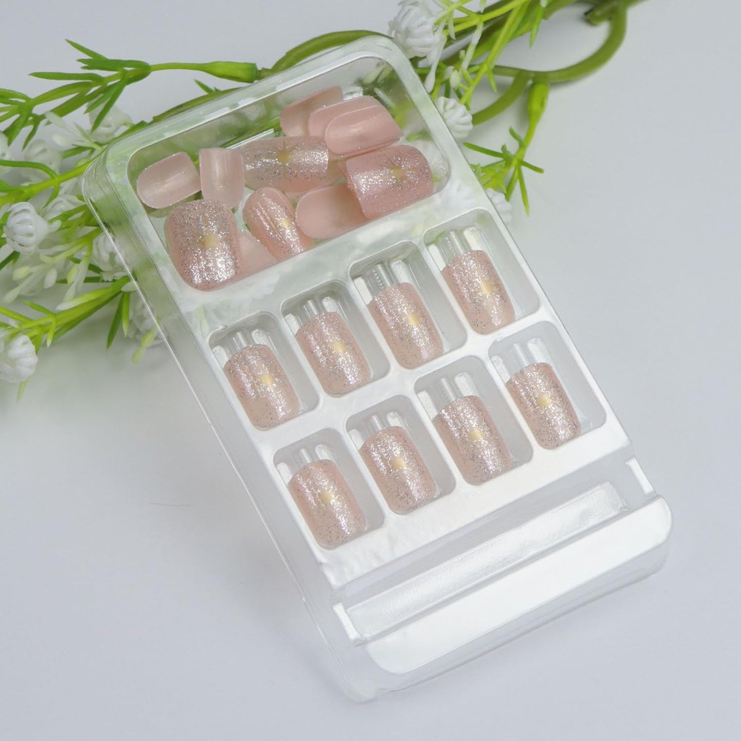 Short Press on Nails Square Glitter Gold Star Fake Nails Press ons Acrylic Nude Full Cover False Nail Cute Artificial Glossy Glue on Nail for Women 24 Pcs