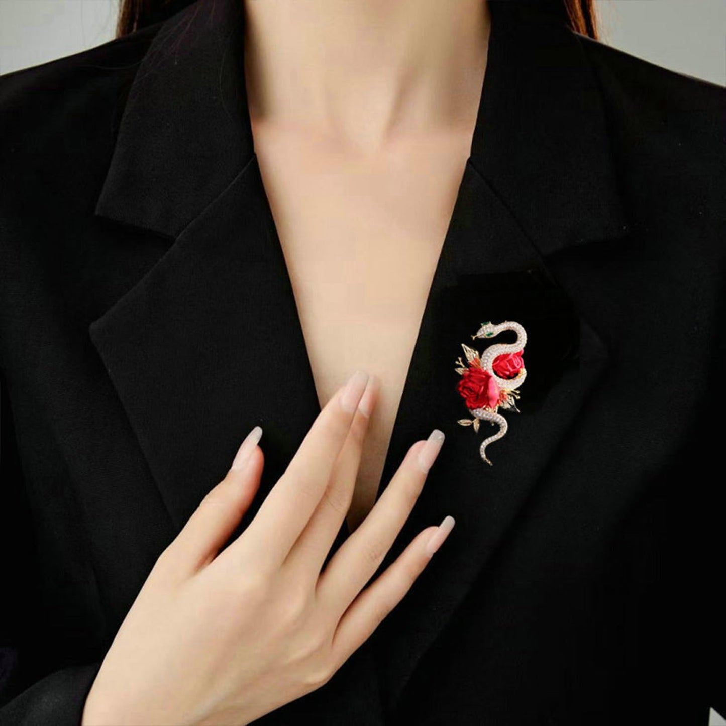HETICA Women Animal Floral Brooch Pin Accessory Perfect as a Gift for Anniversary Celebrations, Parties, Or Everyday Wear (Snake-Rose)