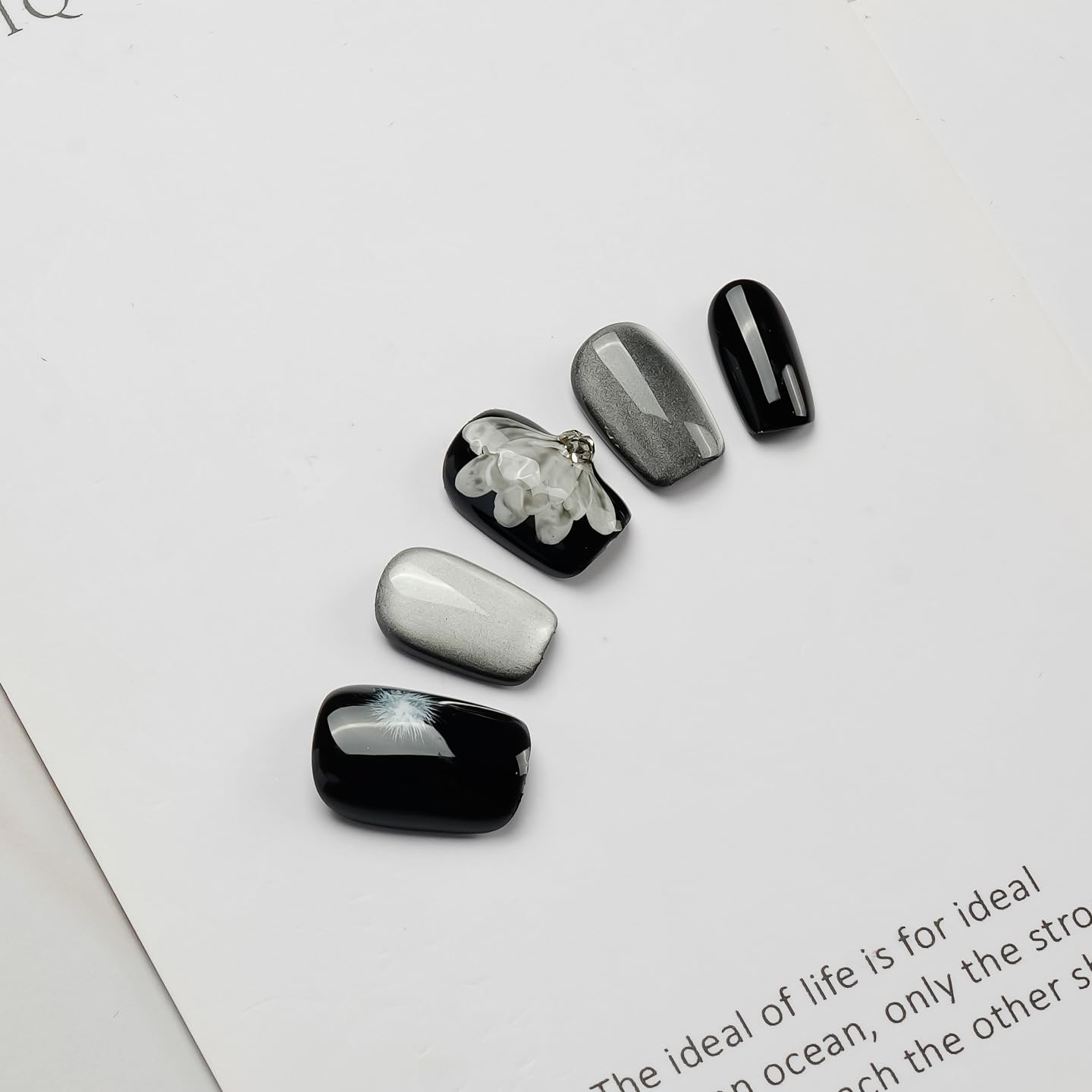 [GLORS] Press On Nails, Black and Silver in Short Square shape, Acrylic Wing Design with Dandelion Pattern, 10 Pieces (XS, SS)