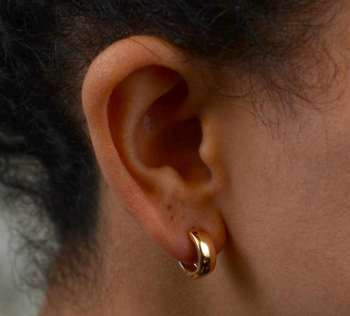 LooptyHoops 14K Yellow Gold Huggie Hoop Earrings, 0.5 Inch (13mm) Small Hoops, 5mm Wide Lightweight Everyday Earrings for Women & Men