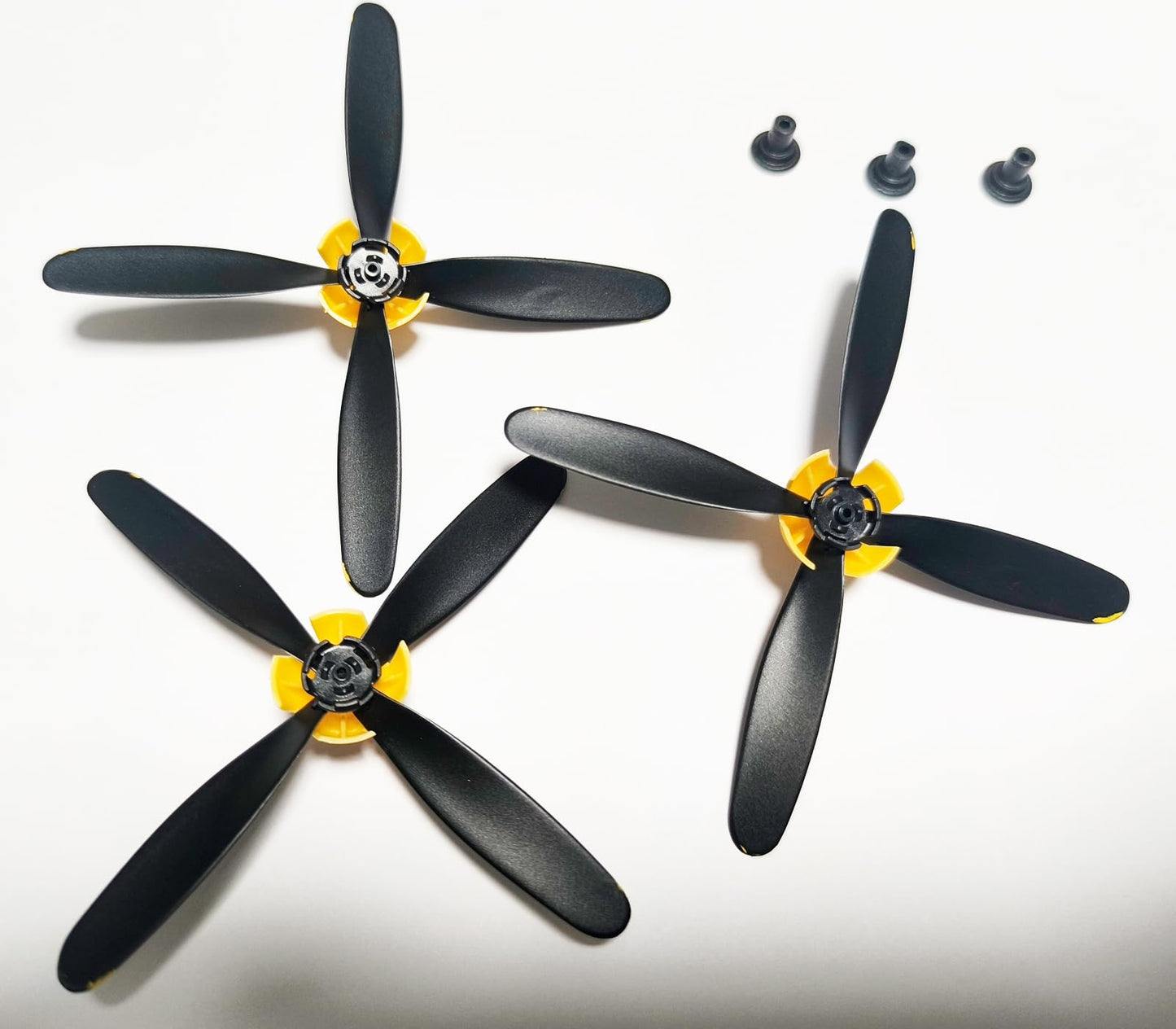 Moonzeamus 3 Sets Rc Plane 4-Blade Propeller with Propeller Savers and 3 Adapters for VOLANTEXRC 761-11 761-12 761-13 P40 BF109 P51 F4U T28 Spitfire Airplane New Version