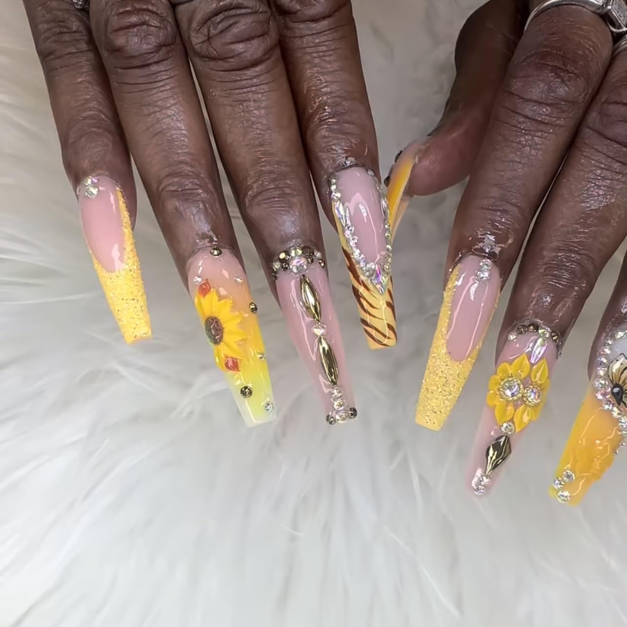 HaFLoNa- Set 24Pcs 3D Half Sunflower Flower Nails Cjharms, 3D Acrylic Flowers Handmade For Nail - Short & Medium Size | Exquisite Floral Accents for Crafts and Designs (Half sunflower)