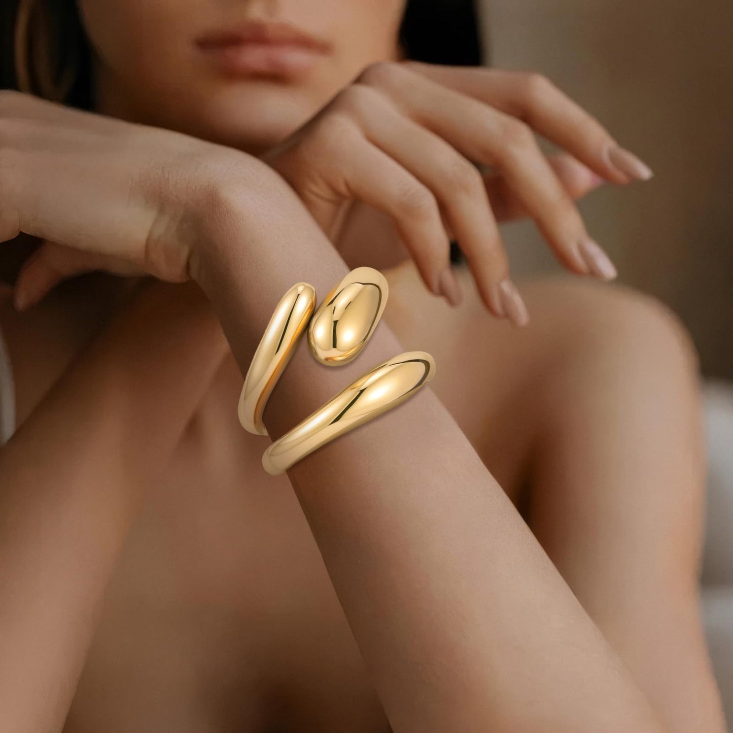 Yowivon Gold Bangles for Women, 2PCS Teardrop Chunky Gold Bracelet Set, Hinged Thin Wave Bangle Bracelets Stack for Women, Non Tarnish Wrist Cuff, Trendy Jewelry Gifts for Christmas Valentine Birthday