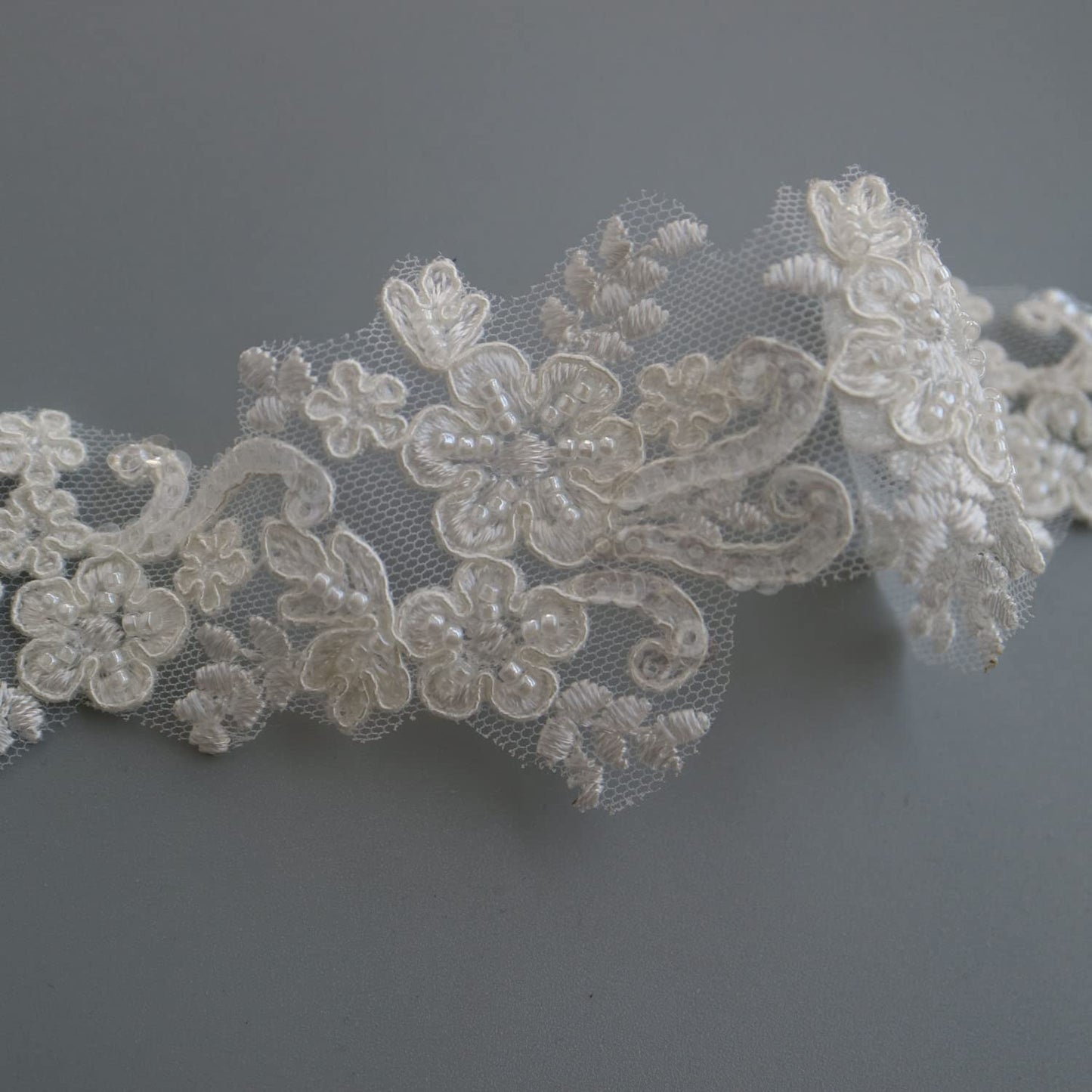 G-RUI 6cm*2yards Ivory White Luxury Beaded Embroidery Flower lace Appliques for Wedding Dresses Rhinestone Applique Patches Embroidery lace parches ropa (Off White Color)…