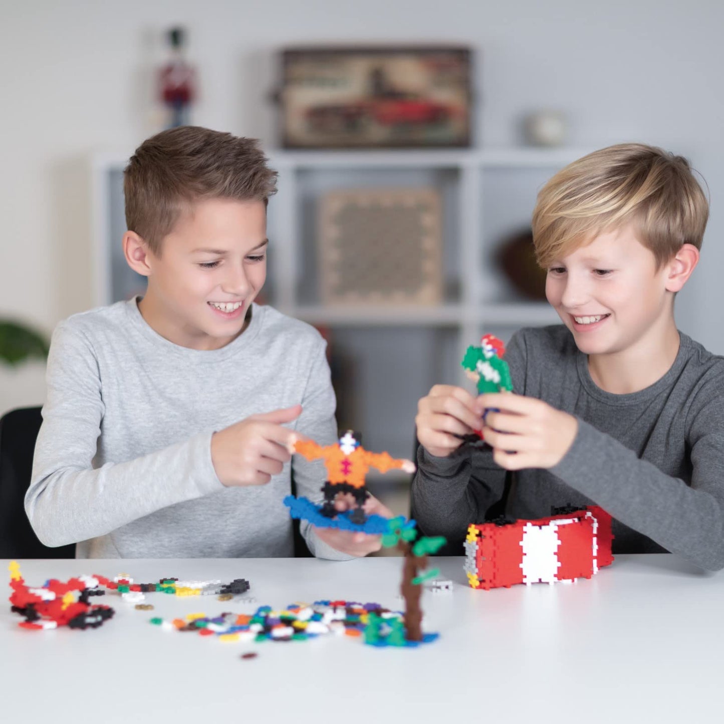 PLUS PLUS 600 Piece Basic Color Mix - Mini Interlocking Building Blocks Set, Stem Toys for Kids - Sensory Bin Fillers/Math Manipulatives Classroom Must Haves Gifts for Boys & Girls