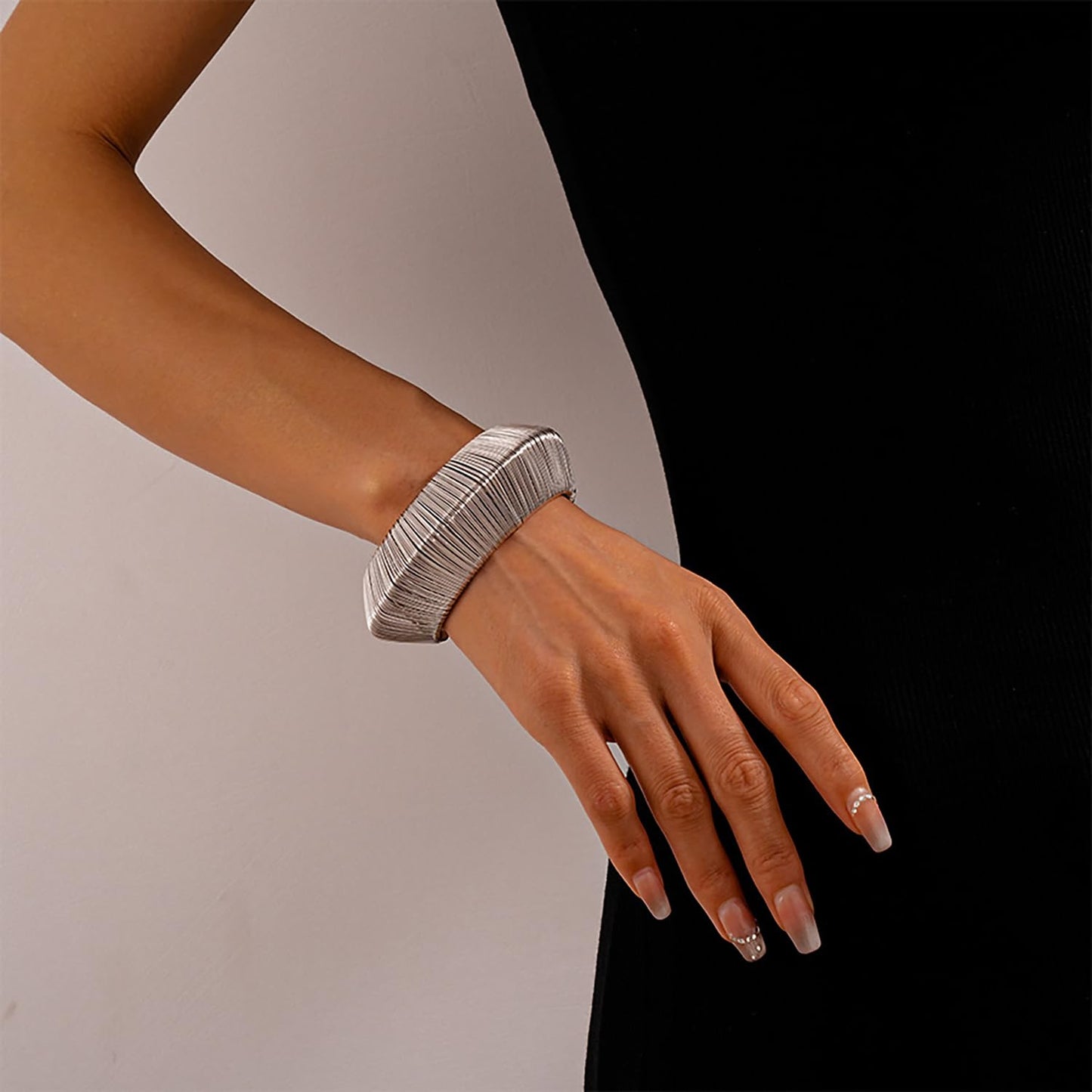 MOEEIJEW Chunky Gold Bangle Bracelets for Women Cuffs Bracelets Wide Hammered Bangle Statement Jewelry (Silver A)