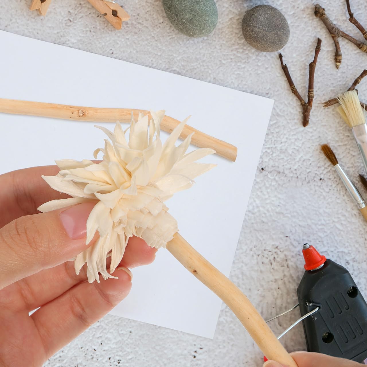 Ipetboom 50Pcs Natural Twigs for Crafts, 30Cm Natural Wood Craft Sticks Twigs for DIY, Wall Hanging Decor Rustic Texture Easy to Use for Handmade Card Making & Photo Props