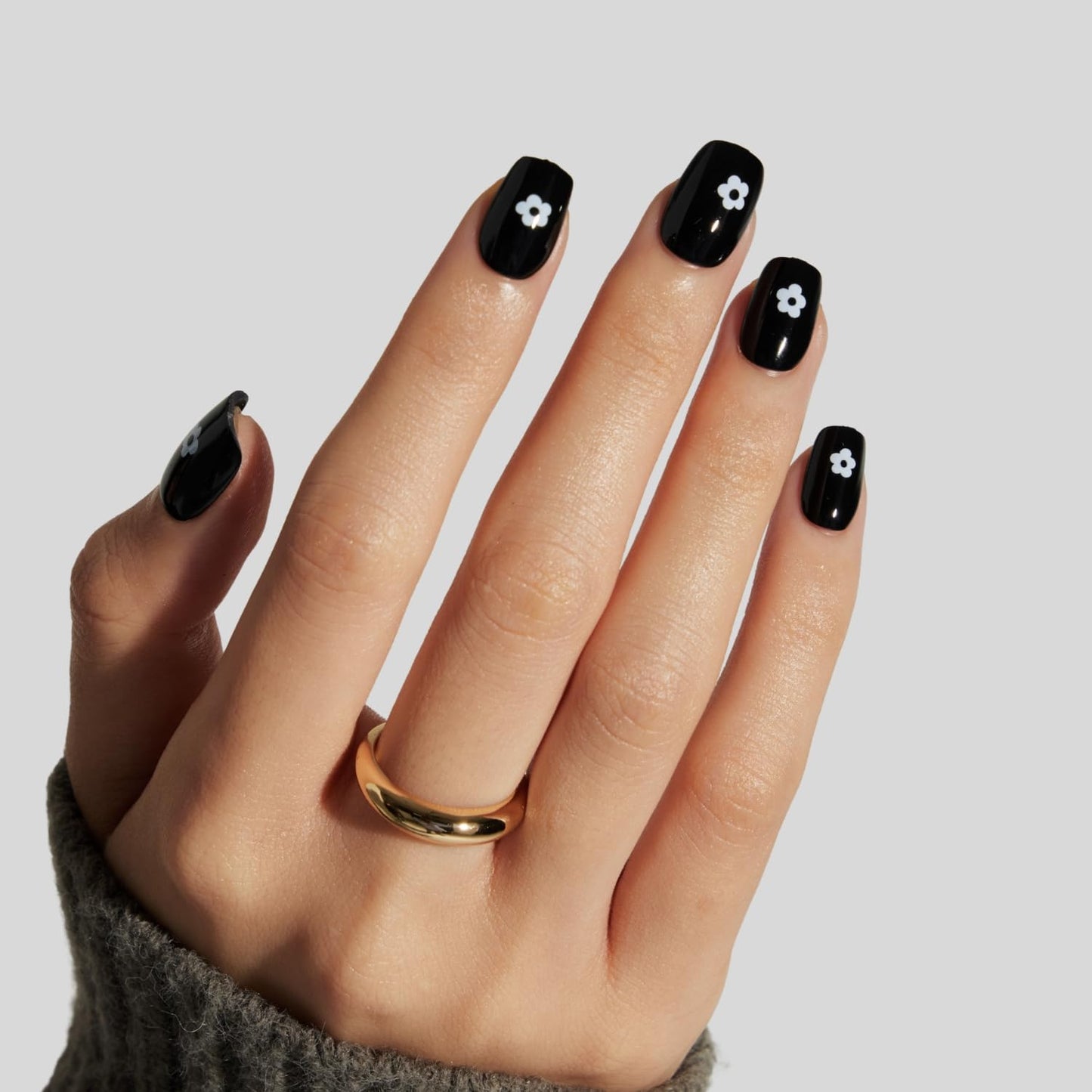 LAMIMOSA 32Pcs Daisy Flower Press On Nails Short Square in 16 Sizes – Black n White Fake Nails with Glue, Soft Gel GLue On Nails kit, Spring Summer False Nails, DAISY