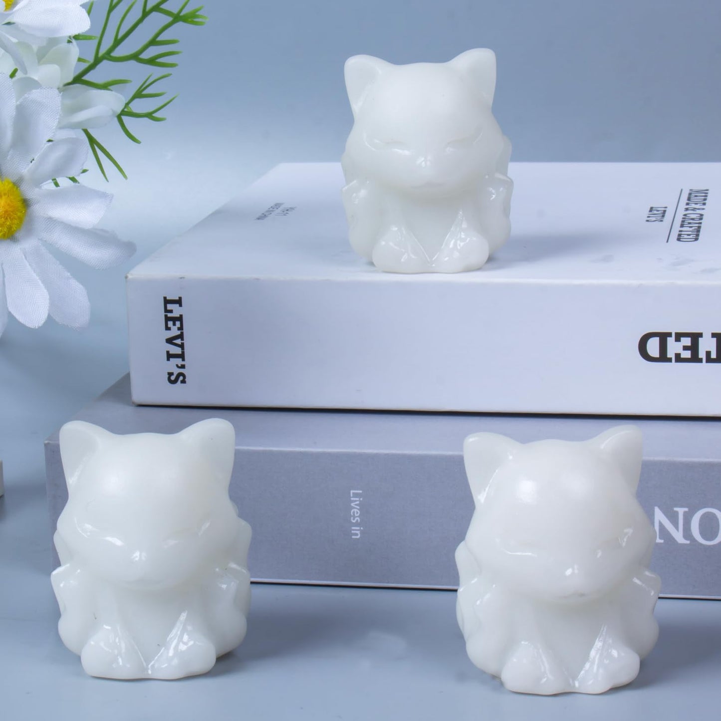 QLRSUXN White Marble Nine Tailed Fox Decor,2 Inch Healing Crystals Fox Statue,Lucky Guardian Pocket Fox Figurines as Women’s Gifts,Fox Figurine for Office Home Decor and Ornament.