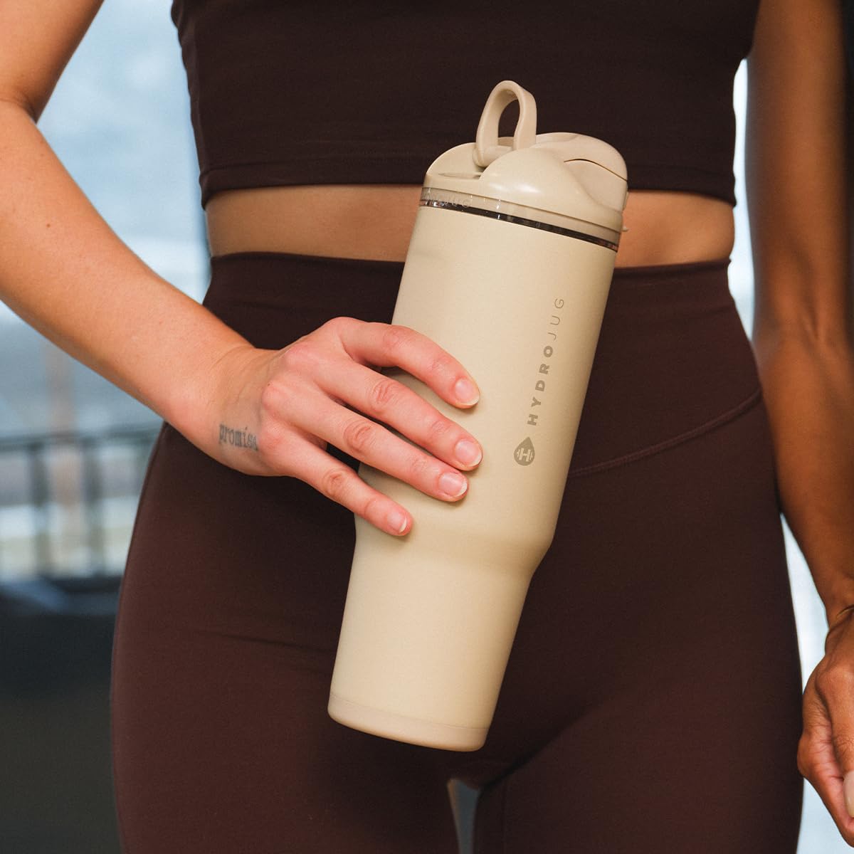 HydroJug Ease2o Water Bottle with Straw & Chug Lid, Stainless Steel, Vented Cap to Help Reduce Pressure, Water-Level Window, Cup Holder Friendly, Non-Slip Base – 32oz, Dune