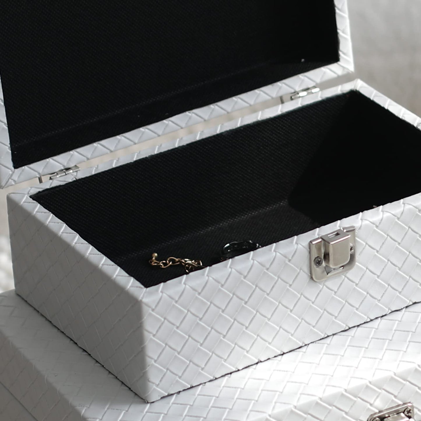 DECOR4SEASON Faux Leather Decorative Jewelry Storage Organizer Boxes Set of 2, White
