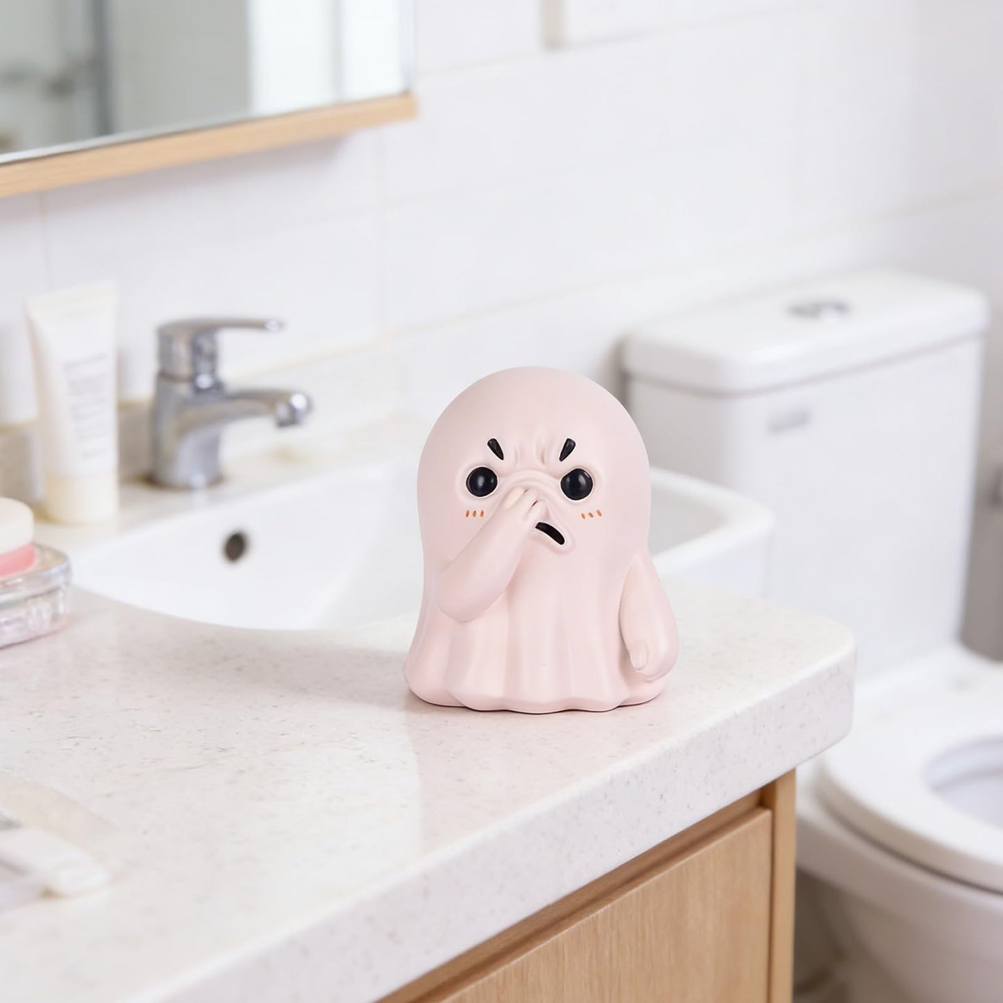 oliruim Holding Nose Ghost Cute Statue, Quirky Bathroom Shelf Decor, Funny Toilet Decor Knick Knack, Unique Creative Gift