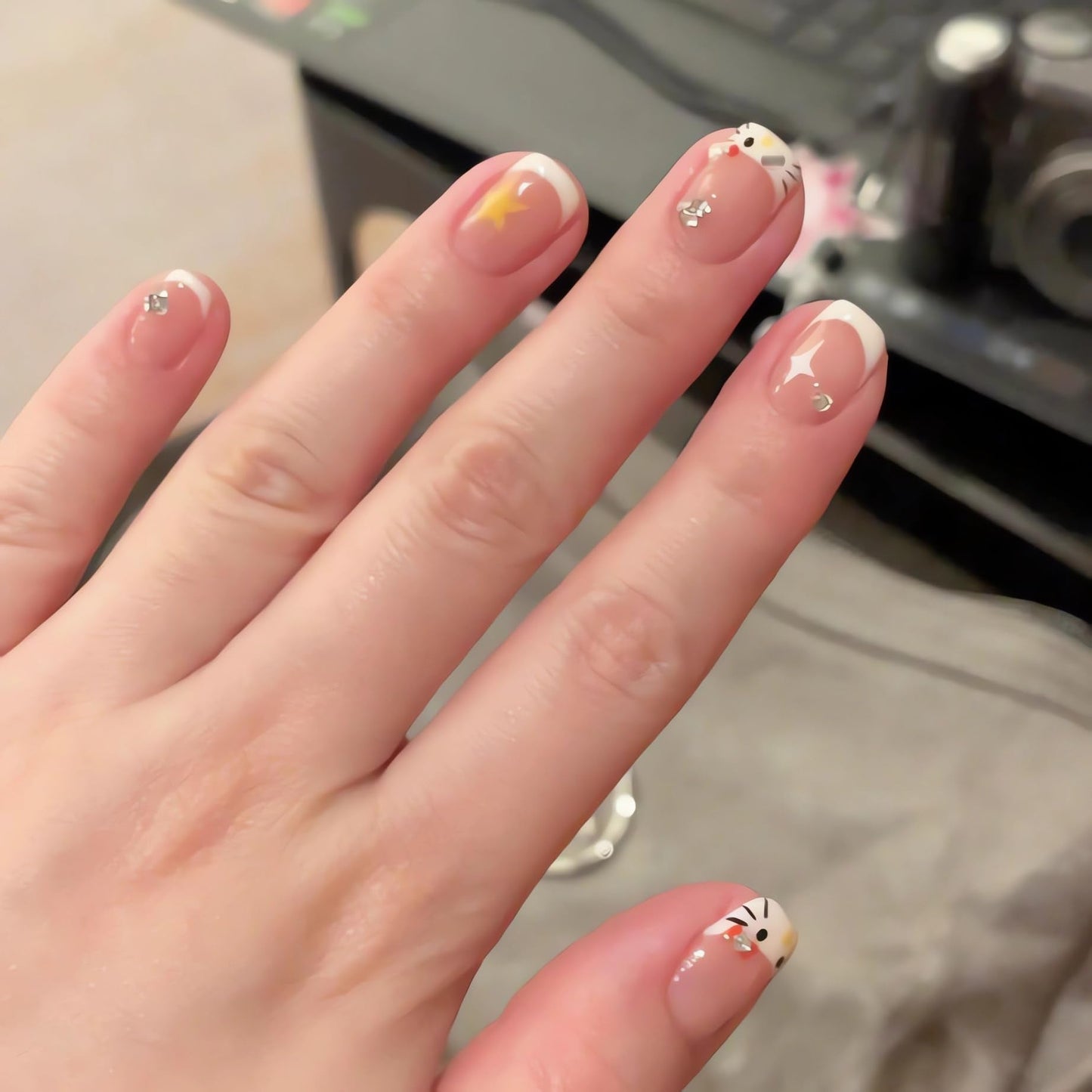 IMSOHOT Short Press on Nails Square Fake Nails White French Tips False Nails with Kitten Print Designs Cute Glossy Rhinestone Star Stick on Nude Nails for Women and Girls