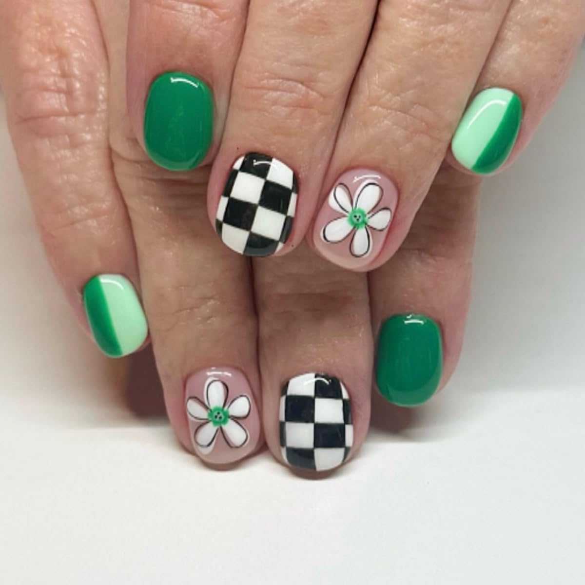 Green Press on Nails Short Square Fake Nails Spring Summer False Nails with Flower & Checkered Design Full Cover Stick on Nails for Women Manicure,Artificial | Reusable | Easy Apply | 24Pcs