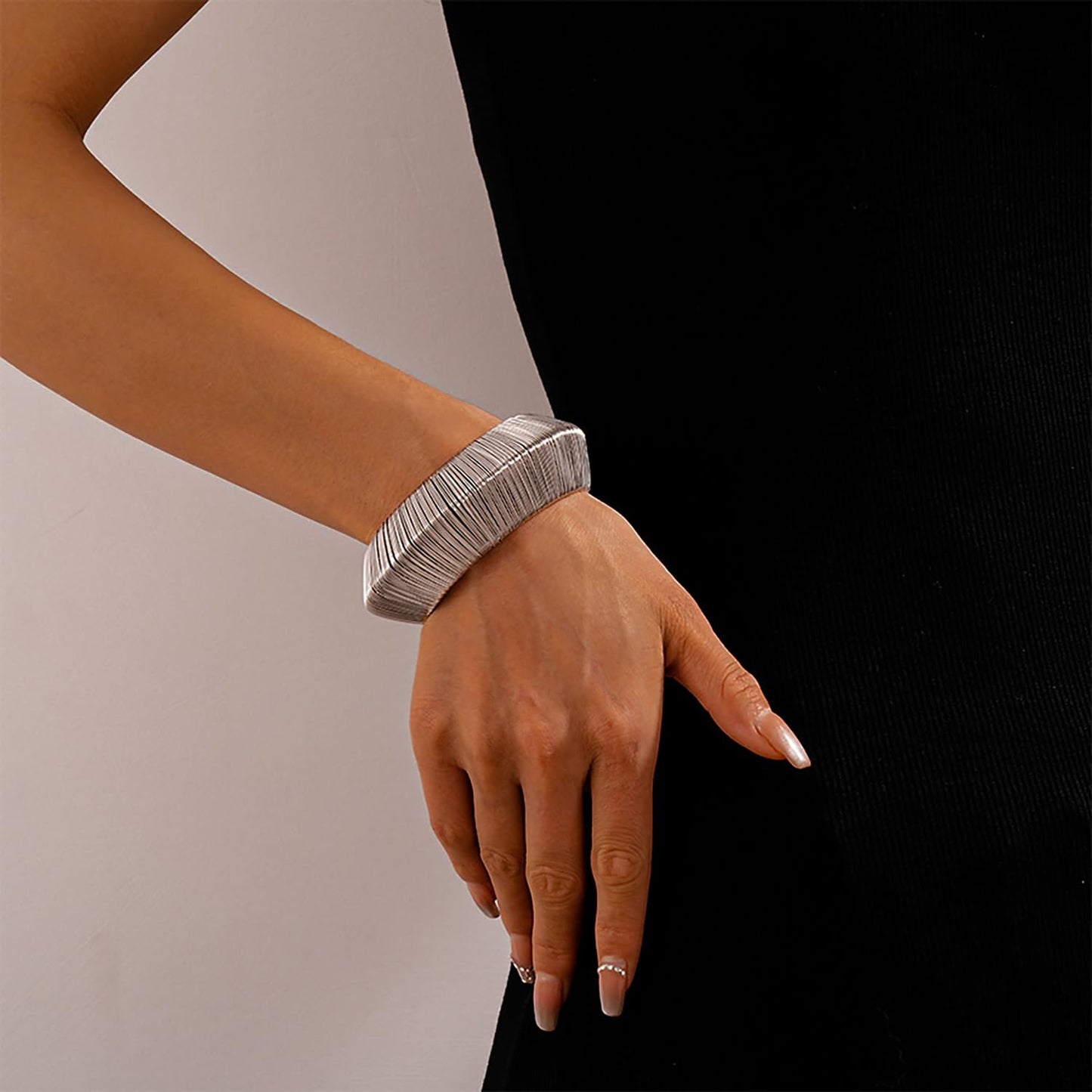 MOEEIJEW Chunky Gold Bangle Bracelets for Women Cuffs Bracelets Wide Hammered Bangle Statement Jewelry (Silver A)