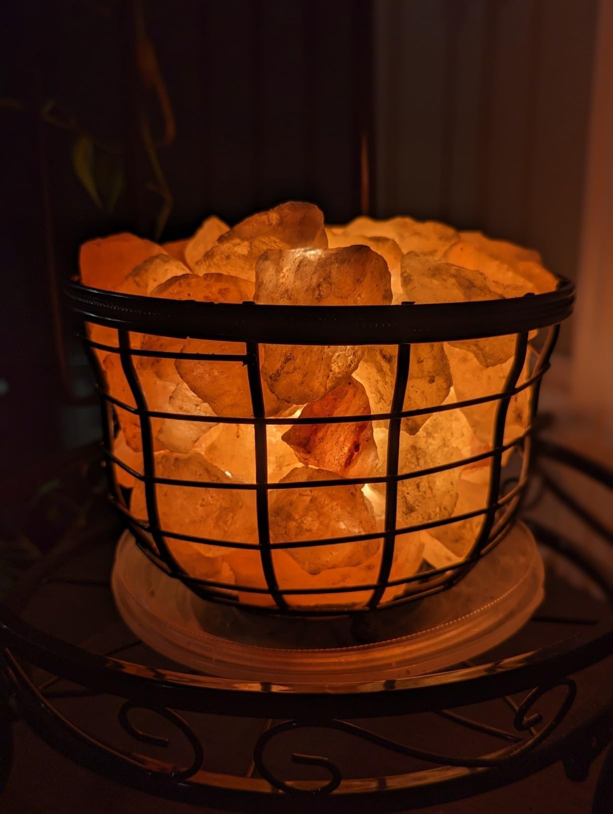NB Himalayan Pink Salt Metal Lamp with Natural salt chunks comes with dimmer switch and a pair of bulbs (ROUND)
