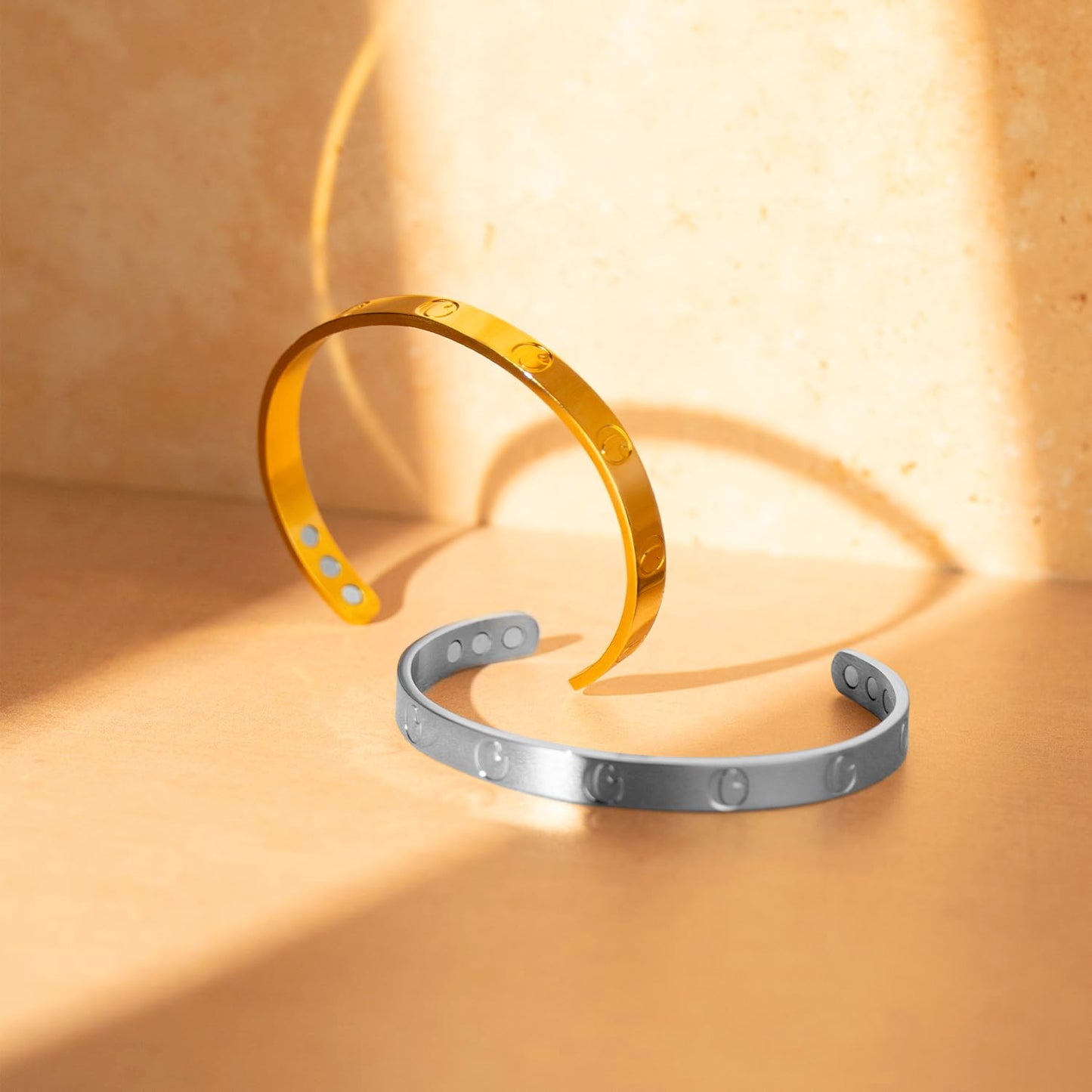 CALMI - Magnetic Wellness Bracelet with Adjustable Stainless Steel Design - 18K Gold-Plated - Wearable Magnetic Field Accessory for General Wellbeing | Unisex (Silver)