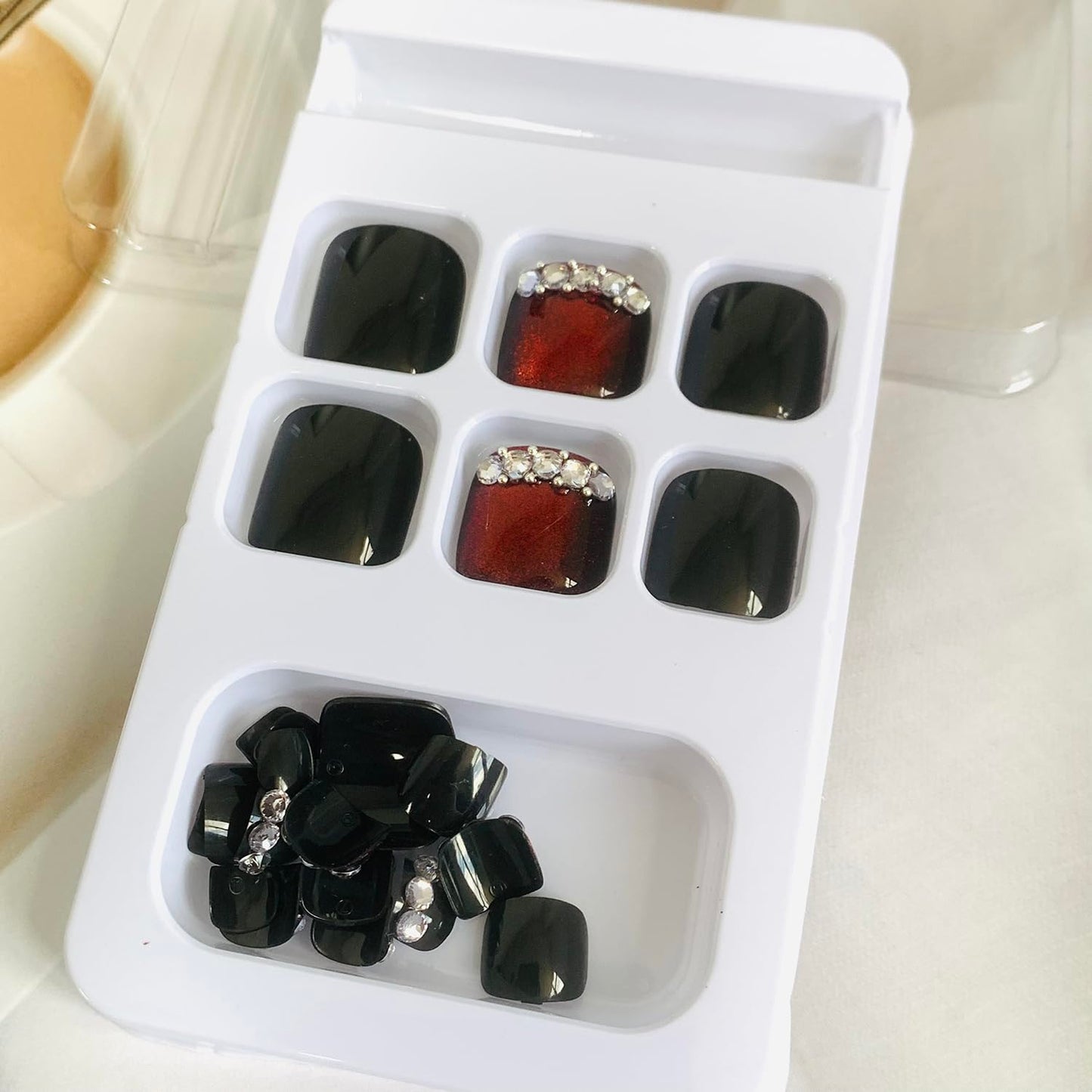 Vezocim Cat Eye Color False Toenails Sets, Press on Toenails Coffin with Rhinestone Designs, Full Cover Artificial Acrylic Fake Nails for Toe, Glue on Toenails with Charm, Stick on Toe Nails for Women