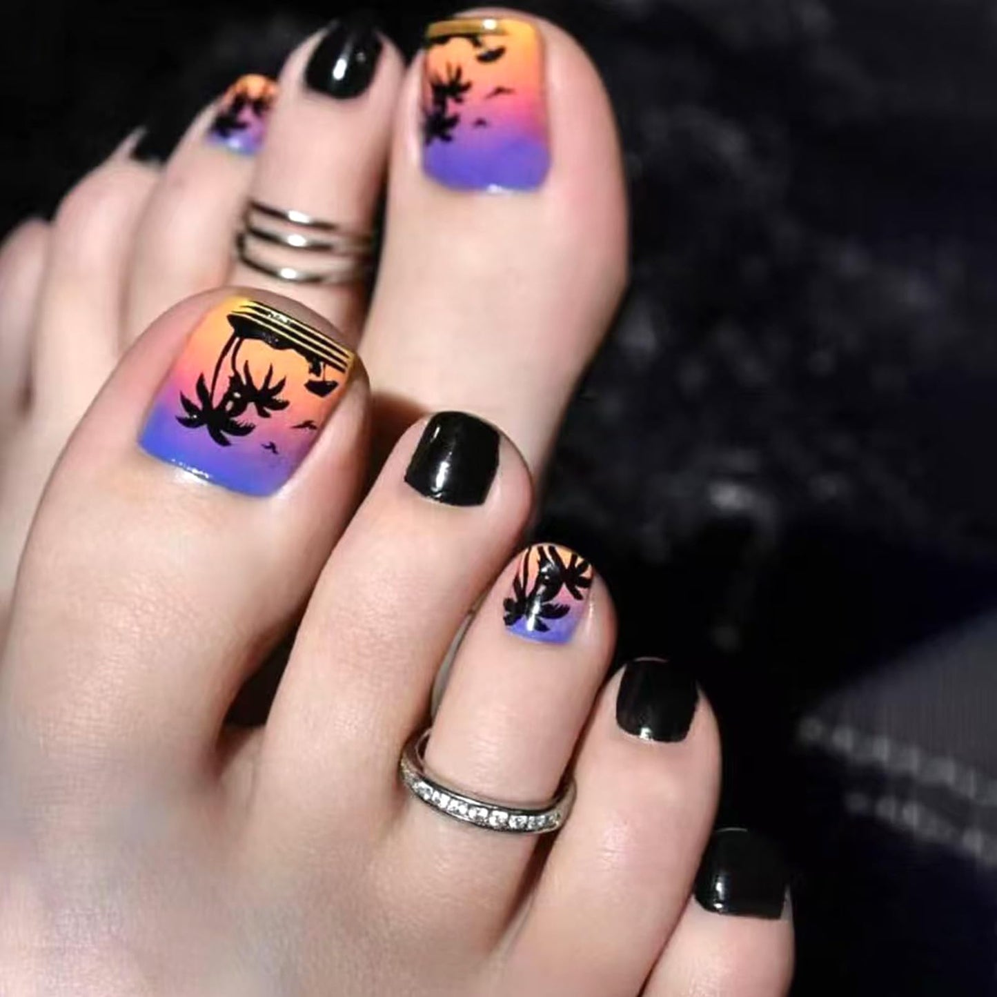 24Pcs Summer Beach Press on Toenails Short Fake Toe Nails with Coconut Tree Sunset Designs Acrylic Toe Nail Press ons Glossy Black False Toenails Reusable Glue on Toe Nails for Women