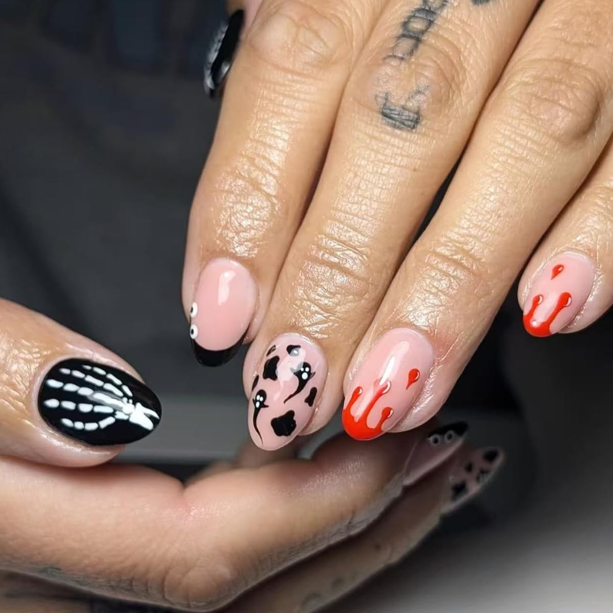 24Pcs Short Oval Press on Nails Halloween Almond French Tip Fake Nails with Blood & Ghost Halloween Skull Acrylic Stick on Nails Black Gradient False Nails for Women Girls