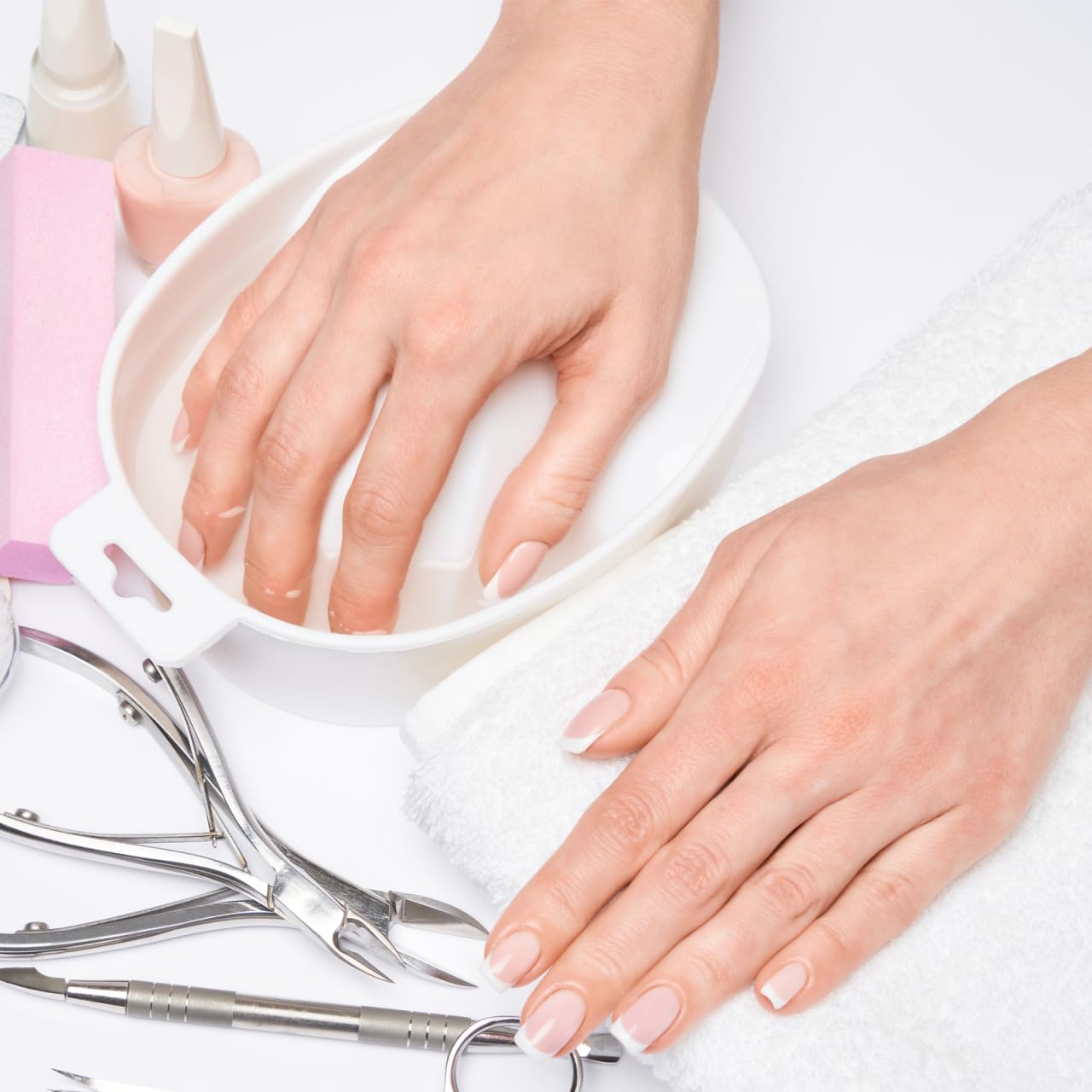 FOYTOKI Nail Soaking Bowl White Plastic Manicure Soak off Tray for Nail Treatment at Home and Professional Salon Use