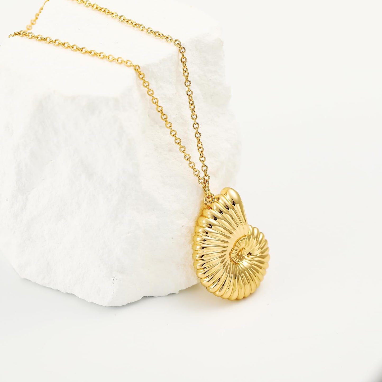 Lydow Shell Seashell Conch Necklace for Women, Cosplay Costume Sea Snail Witch Beach Summer Pendant Halloween Jewelry Gifts Beachy