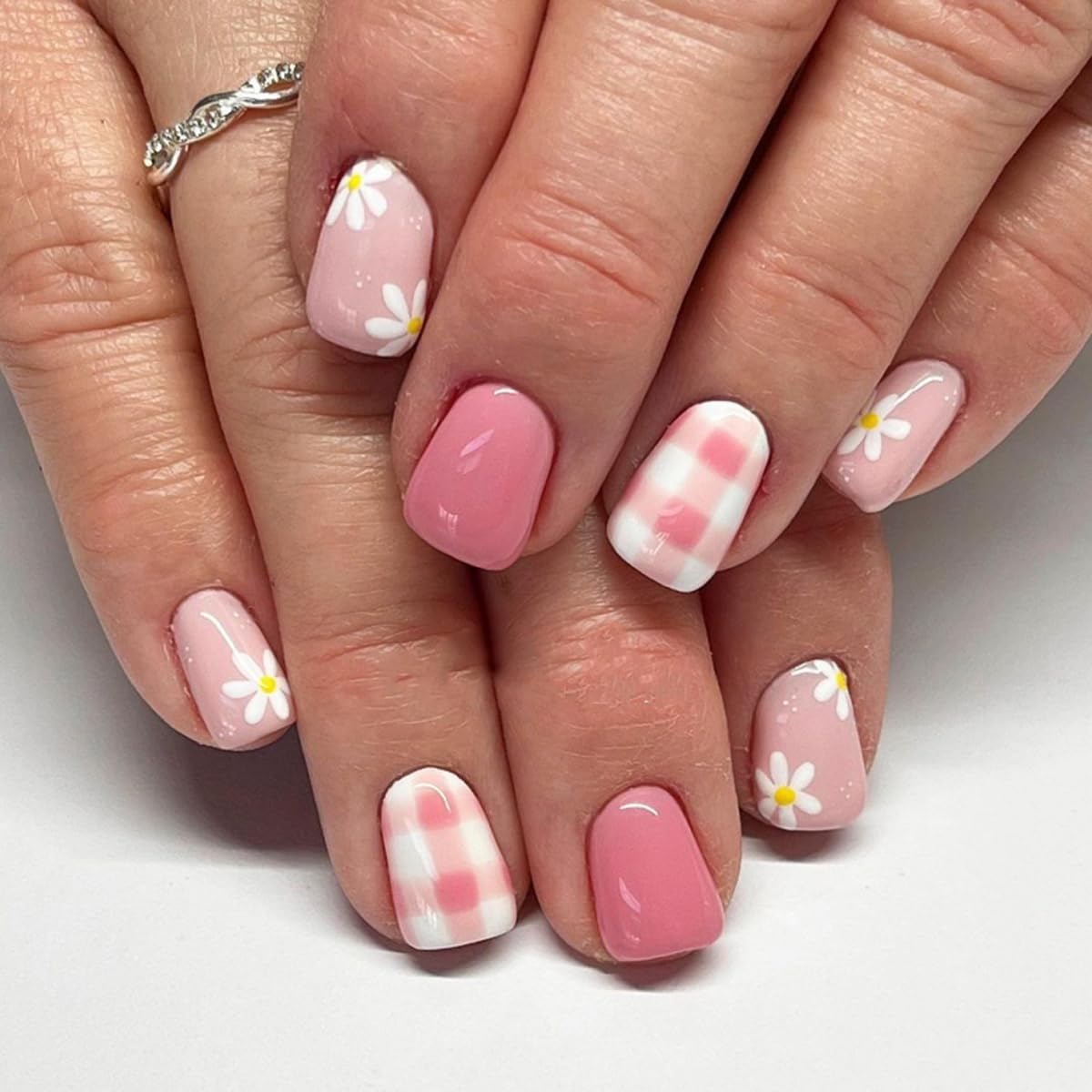 Spring Summer Pink Press on Nails witn Flower & Checkered Design - Short Square Fake Nails Full Cover Glossy Stick on Nails for Women 24PCS