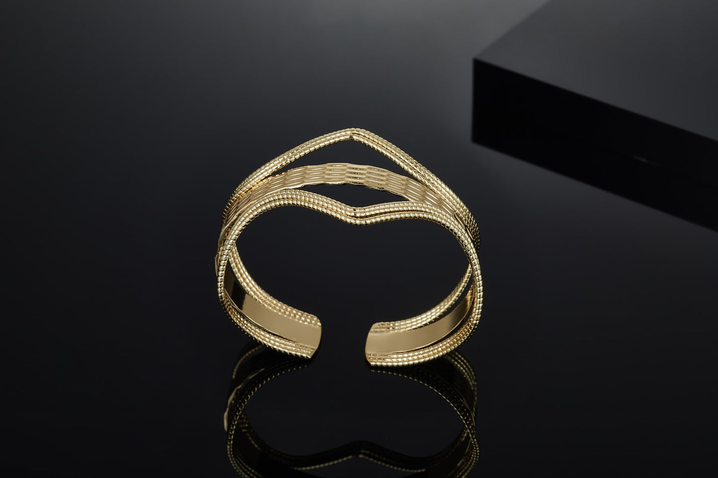 SHINYTE CATALINE Valentine's Day Gift Ideas 14K Gold Plated Chunky Cuff Bracelet For Women,Adjustable Bendable Cuff Bracelets Boho Bangle,Gift for Girlfriend Wife
