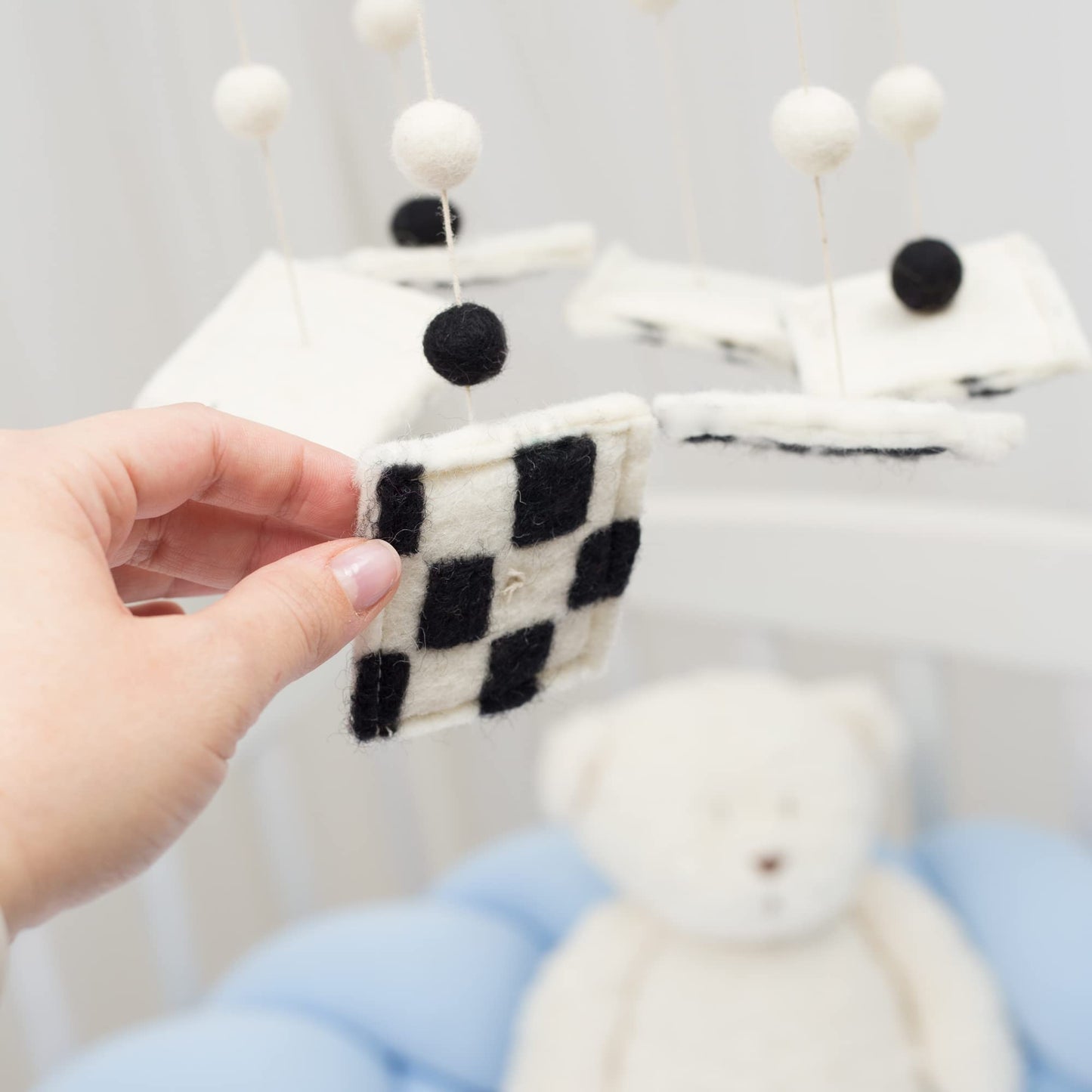 GLACIART ONE Black and White Baby Crib Mobile | Safe High Contrast Wool Toys, Neutral Room Decor for Boy & Girl | Develops Cognitive, Visual & Motor Skills | Great Gift Idea