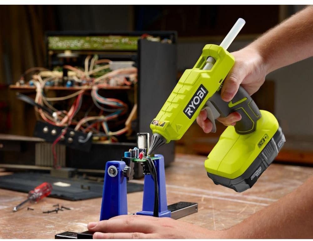 Ryobi 18-Volt ONE+ Cordless Full Size Glue Gun with Charger and 18-Volt ONE+ Lithium-Ion Battery (Bundle)