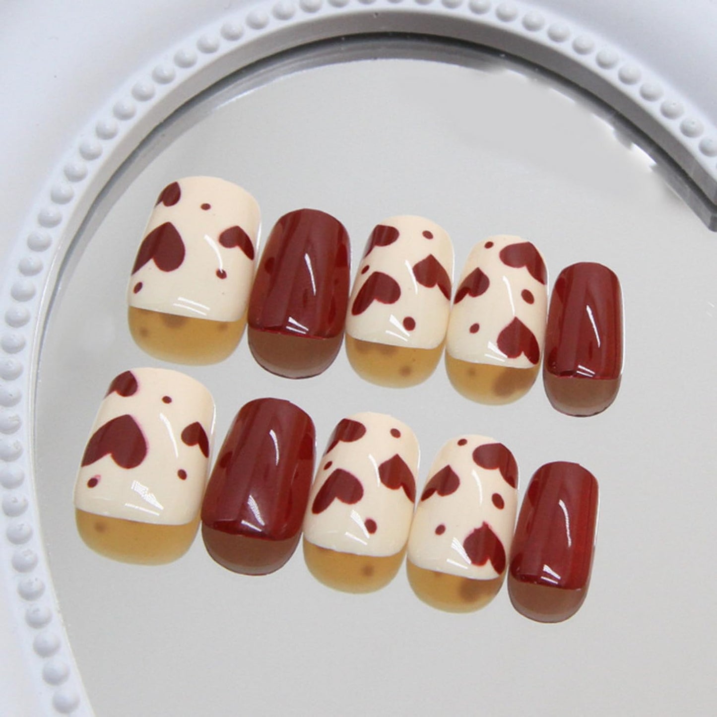 30pcs Valentine's Day Press on Nails Short Square Fake Nails Glossy Reusable Heart False Nails with Red Queen heart Acrylic Nails Stick on Nails Valentine Glue on Nails for Women
