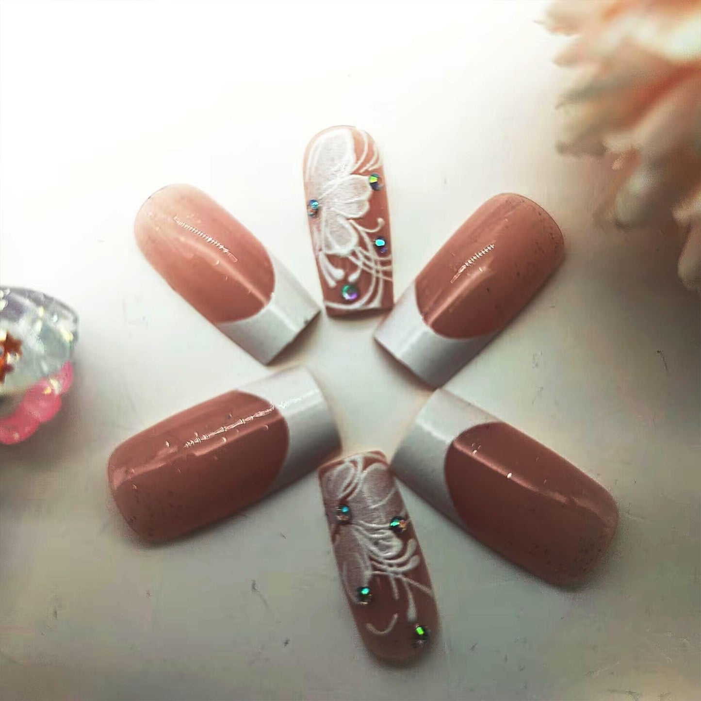 French Tip Press on Nails Medium Square Fake Nails with Rhinestone White Flower Designs Glossy Nails Press ons Nude Full Cover Glue on Nails Summer Acrylic Artificial Stick on Nails for Wommer 24Pcs