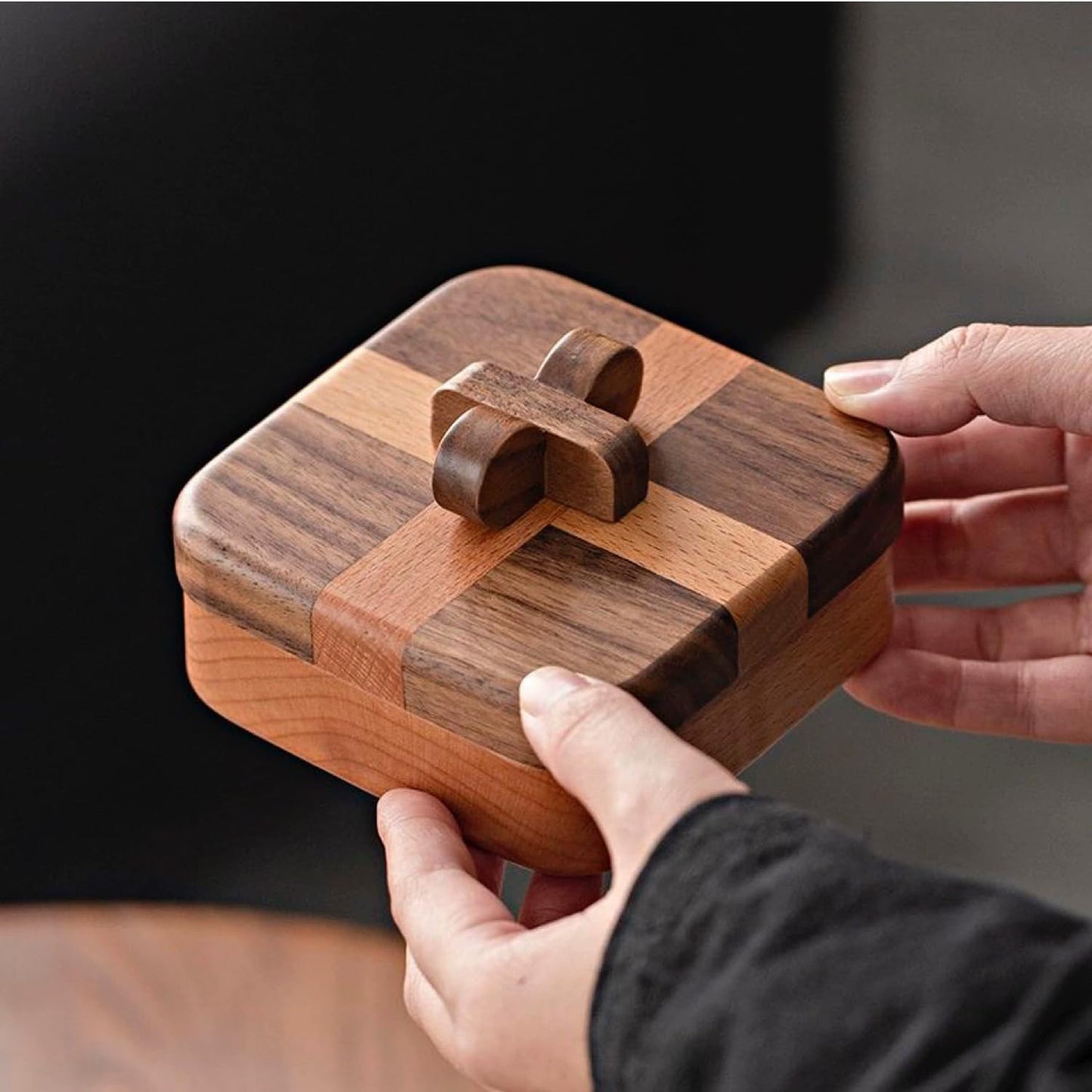 YANQINQIN Wooden Jewelry Box-Keepsake Organizer for Rings, Necklaces,Keys,Treasures for Weddings,Engagements,Anniversaries for Women Men (B)