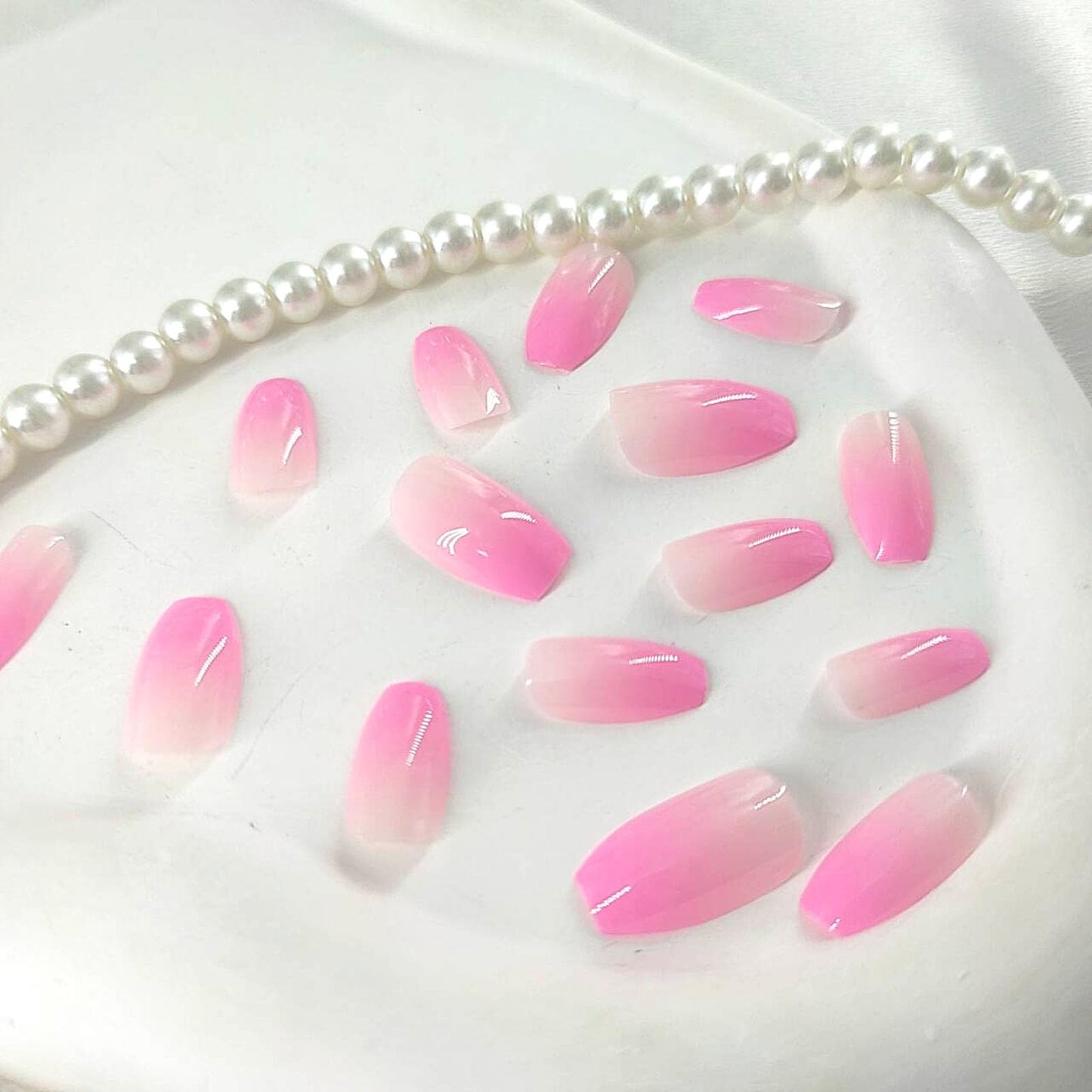 Short Press on Nails Coffin Fake Nails with Gardient Designs Pink Nails Press ons Glossy Glue on Nails Full Cover Acrylic Nails Cute False Nails Artificial Stick on Nails for Women 24Pcs