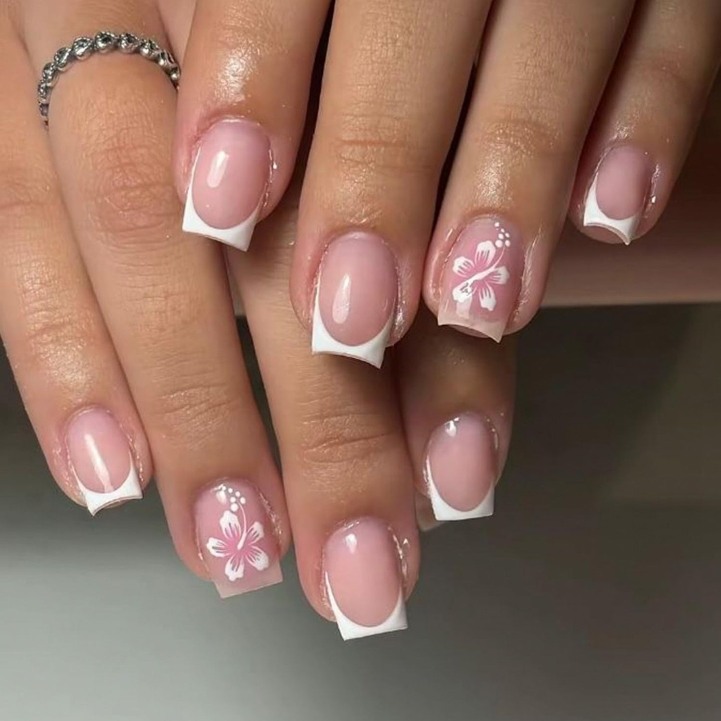 24 Pcs Flower Press on Nails Square White French Tip Fake Nails with Designs Glossy False Nail Spring Floral Stick on Nails Full Cover Short Acrylic Nails for Women Manicure Decorations