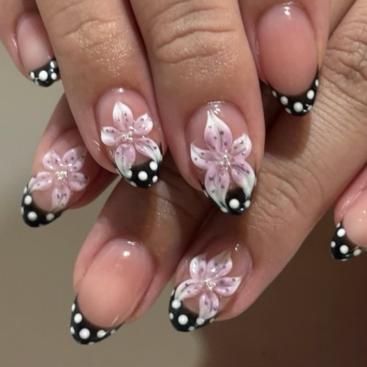 CTTHNBD Short Press on Nails Almond - Black French Tip Fake Nails with Flower Design - Spot Stick on False Nails - for Women 24 Pcs