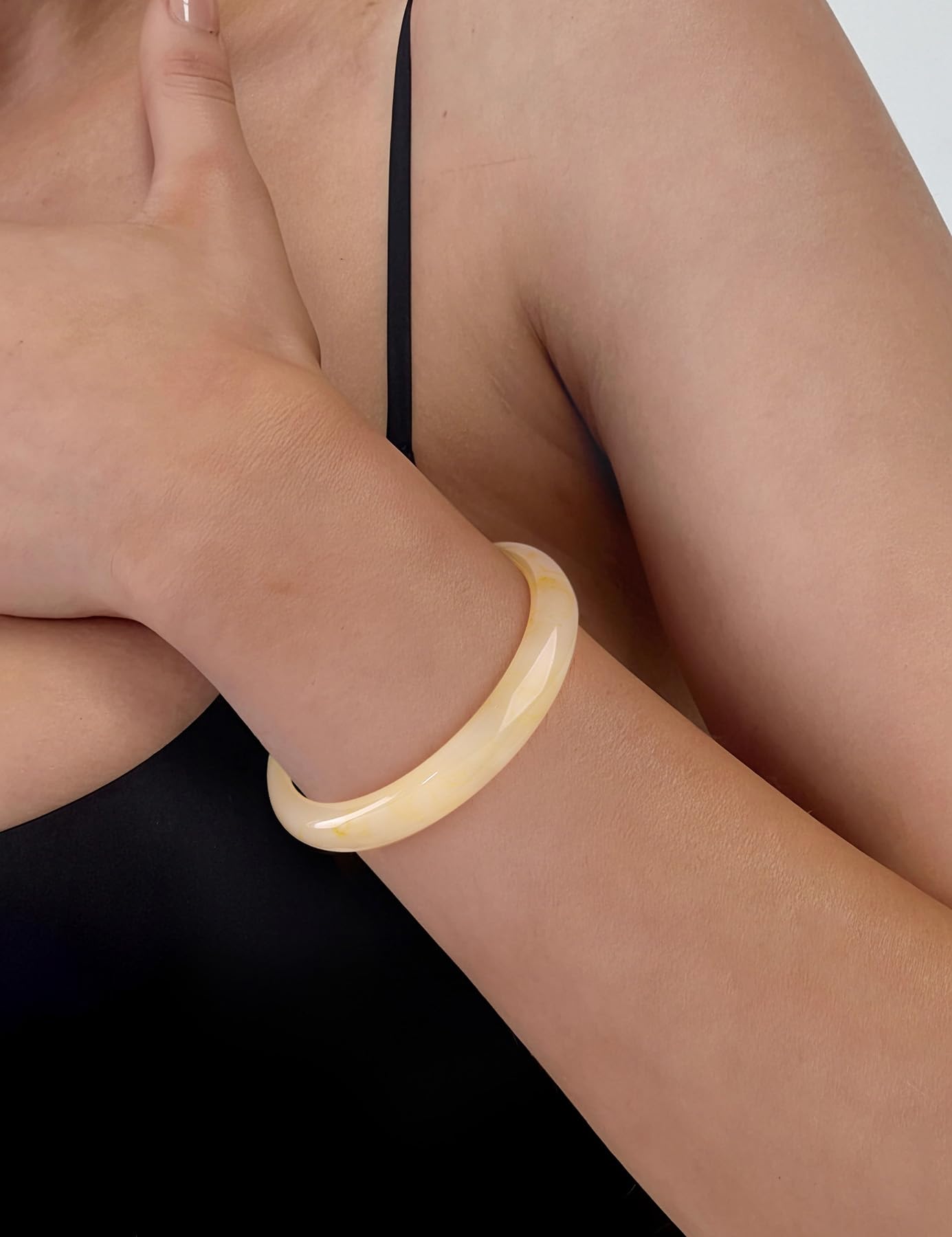 HUAYUNFANG Cream Acrylic resin Bracelet for Women Thin Translucent Resin Bangle Beige Acetate Mottled Wristbands Bracelets Minimalist Jewelry