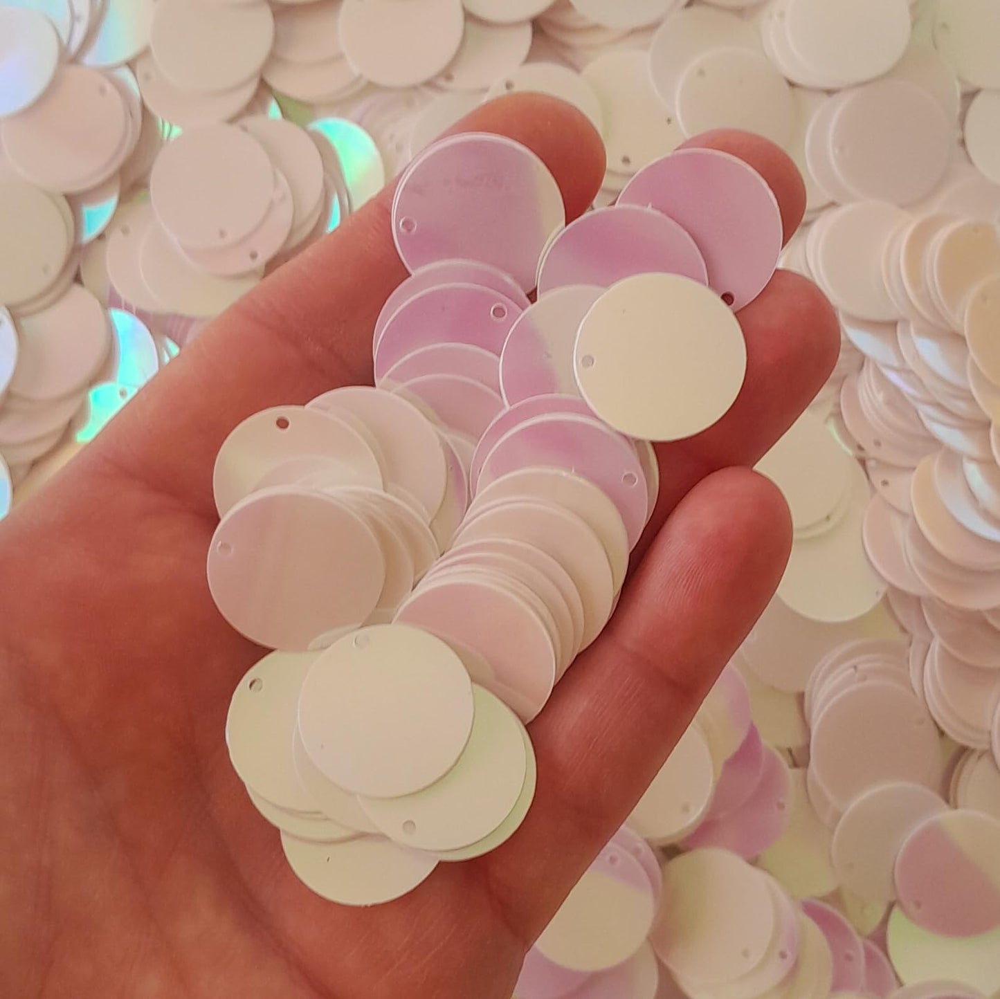 Deglation Studio 20mm Bulk Loose Iridescent Top Hole Round Sequins, Embriodery Disc Sequins for Craft DIY Sewing Decorations Arts 250 Pieces (White-Pearl IRIS156)