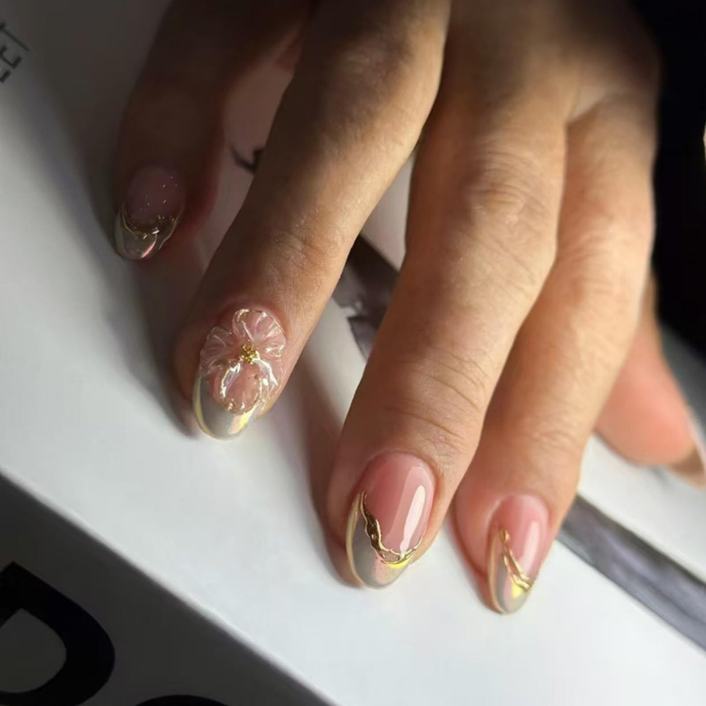 Almond Press on Nails Short Fake Nails French Tip False Nails White Artificial Nails with Flowers Designs Stick on Nails for Women 24pcs