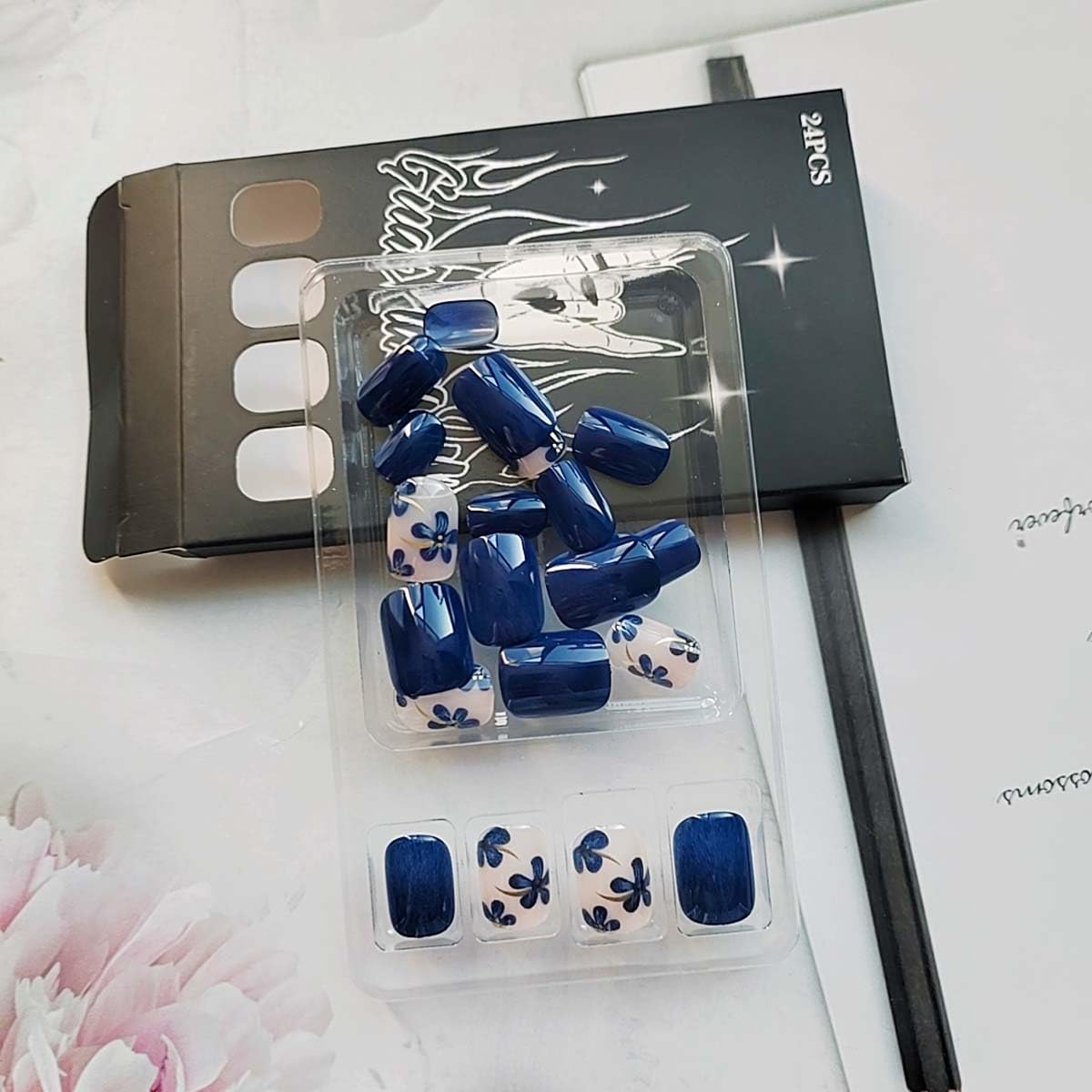 LINMEIZAI Navy Blue Press on Nails Short Square Fake Nails Cute Blue Flower Design False Nails Glossy Acrylic Press ons Artificial Glue on Nail Full Cover Floral Stick on Nails for Women 24Pcs