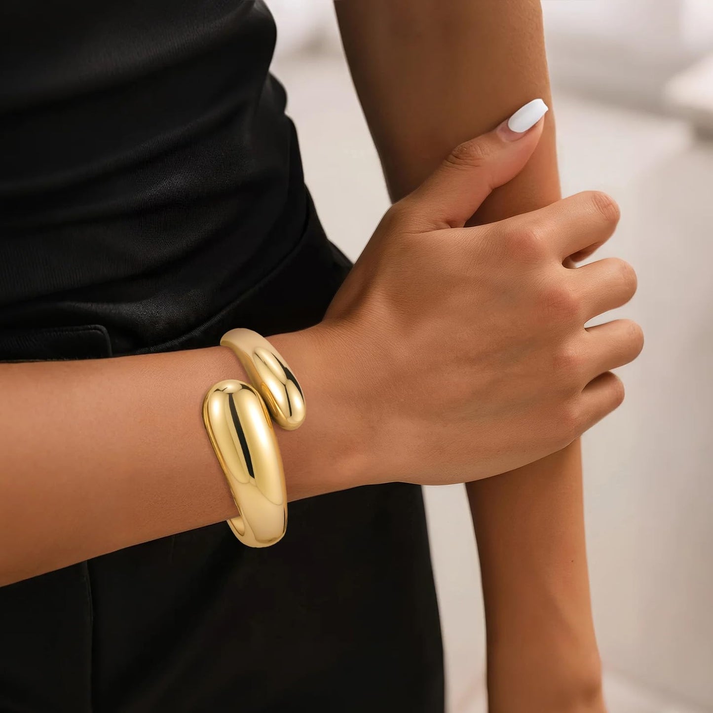 Yowivon Gold Bangles for Women, 2PCS Teardrop Chunky Gold Bracelet Set, Hinged Thin Wave Bangle Bracelets Stack for Women, Non Tarnish Wrist Cuff, Trendy Jewelry Gifts for Christmas Valentine Birthday