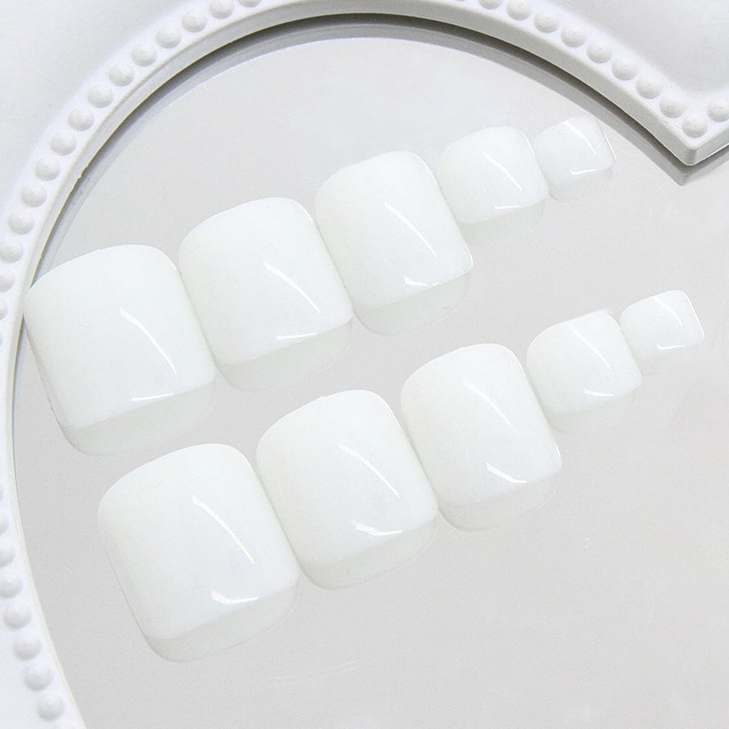 MISUD Press on Toenails - Fake Toe Nails, Acrylic Toenail White Design 24 pcs